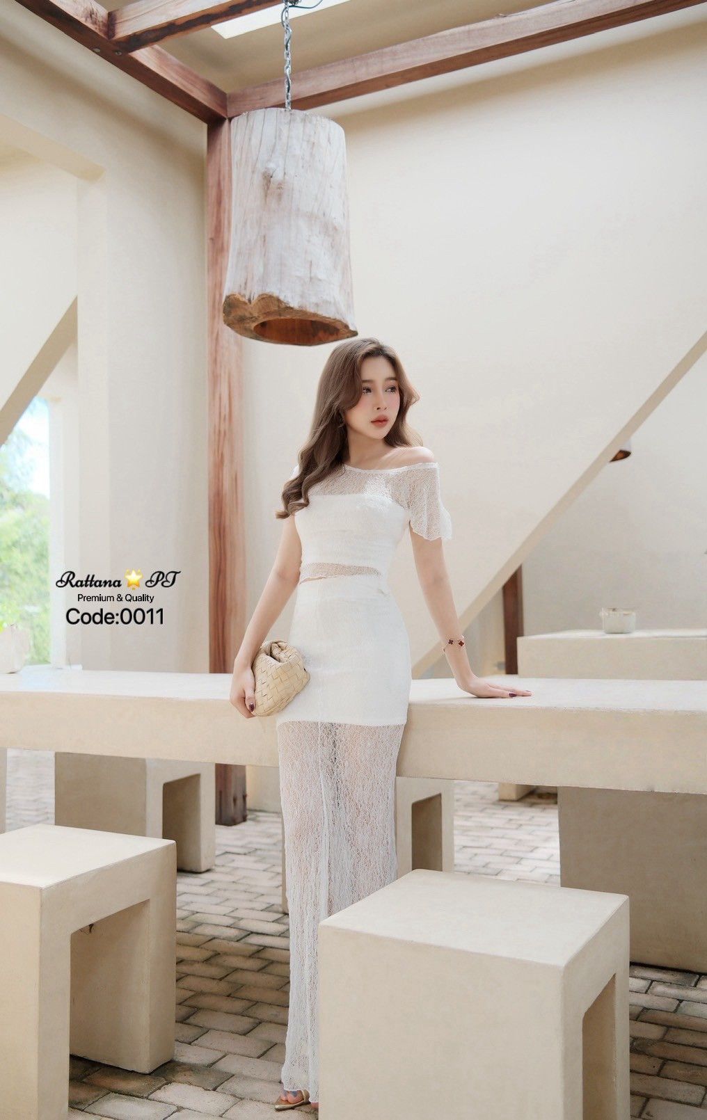 TAG:Rattana🌟PT Detail :: ชุดเซตลูกไม้ มีความหรูหราและแซ่บ sexy เบา ๆ ดูแพง ว๊าวมาก ดีเทลเสื้อเป็นลูกไม้ ผ่าช่างแขนเสื้อ ชุดมีซับใน เสื้อมีซิบด้านข้าง มาคู่กับกระโปรง ใส่แล้วดูโดดเด่นอ่อร่า สุดๆ จะใส่ออกงาน ปาตี้ วันเกิด ปังแน่นอน กระโปรงมีซิบด้านข