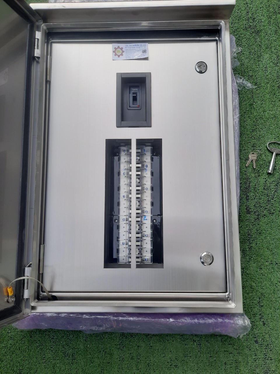 LOAD CENTER 100A ตู้สแตนเลส 304 มีหลังคาสโลป W450xH650xD152mm. (30ช่อง)