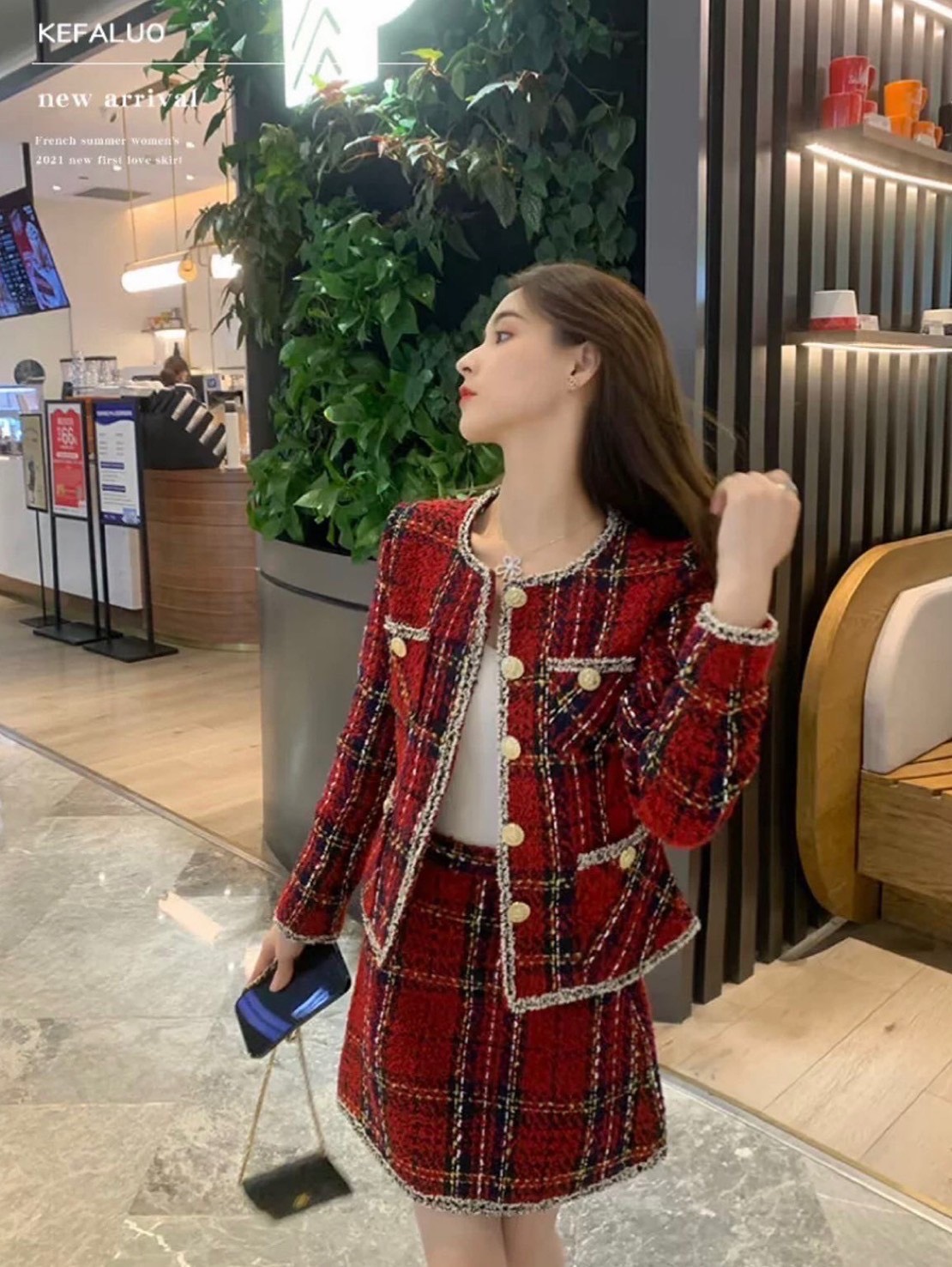 เซ็ตผ้าทวิสลายสก็อตสีแดงน่ารักๆ มาคู่กับกระโปรงสอบตัวสั้นเข้าเซ็ต เหมาะกับช่วงเทศกาลมากๆค่า ราคานี้มือต้องไวเลยค่า