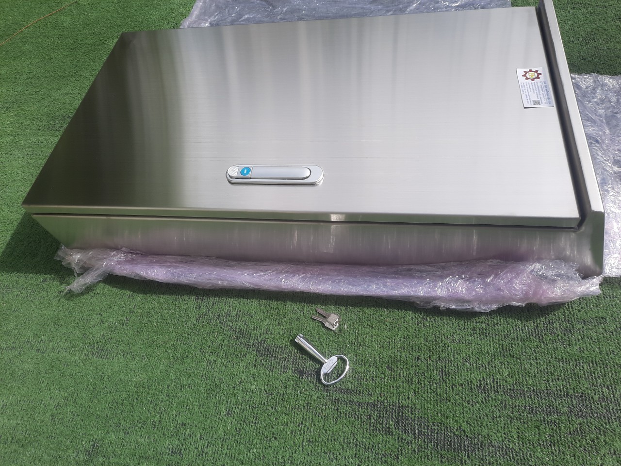 LOAD CENTER 100A ตู้สแตนเลส 304 มีหลังคาสโลป W450xH800xD152mm. (42ช่อง)