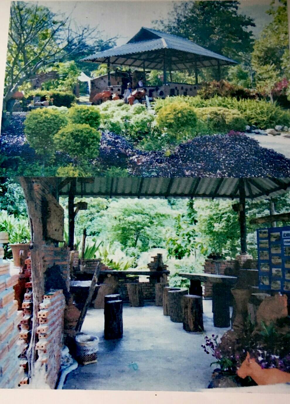 ขายที่ดินพร้อมสิ่งปลูกสร้าง อ.เมืองปาง จ.ลำปาง บริเวณล้อมรอบด้วยป่าสงวนแห่งชาติ ปกคลุมด้วยภูเขา และป่าไม้ร่มรื่น เงียบสงบปลอดภัยใกล้หมู่บ้านเดินทางสะดวกเหมาะสำหรับผู้รักในธรรมชาติ