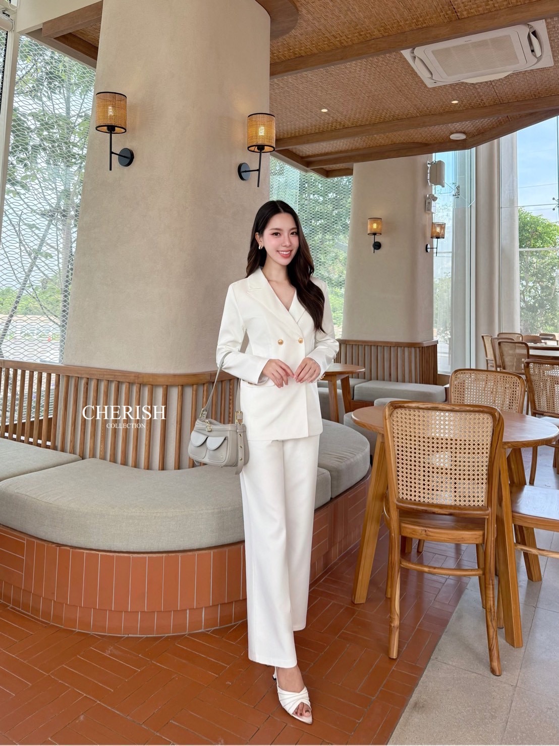Setsuit เสื้อ+กางเกง ลุค CEO เรียบหรู ดูทันสมัย ทรงสวย ใช้ผ้าดี ใส่สบาย ตัวเสื้อสูทแต่งกระดุมทองมีกระเป๋า พร้อมซับในทั้งตัว มาพร้อมกับกางเกงขากระบอก มีกระเป๋า 2 ข้าง เซตนี้จะใส่ทำงาน หรือออกงานดูดีสุดๆค่ะ