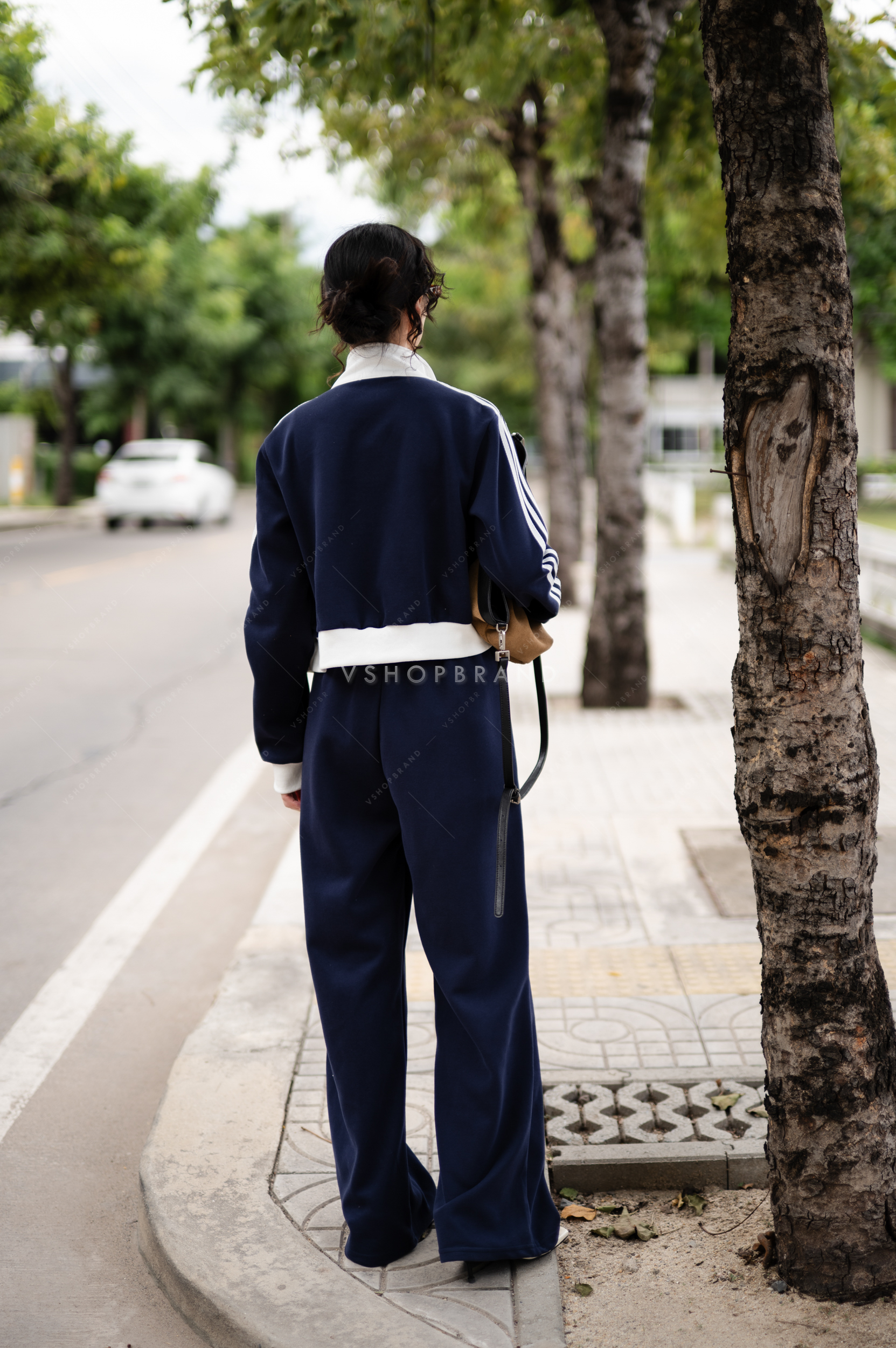 Set เสื้อวอร์มแขนยาวแถบไทล่ ขลิบขอบปัก al o + กางเกงขายาว