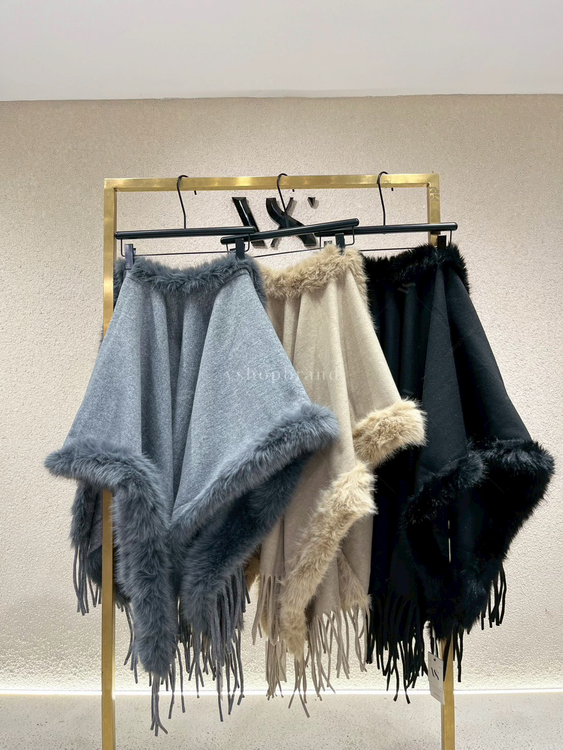 เสื้อคลุมทรงค้างคาวพู่ชาย ขอบเฟอร์