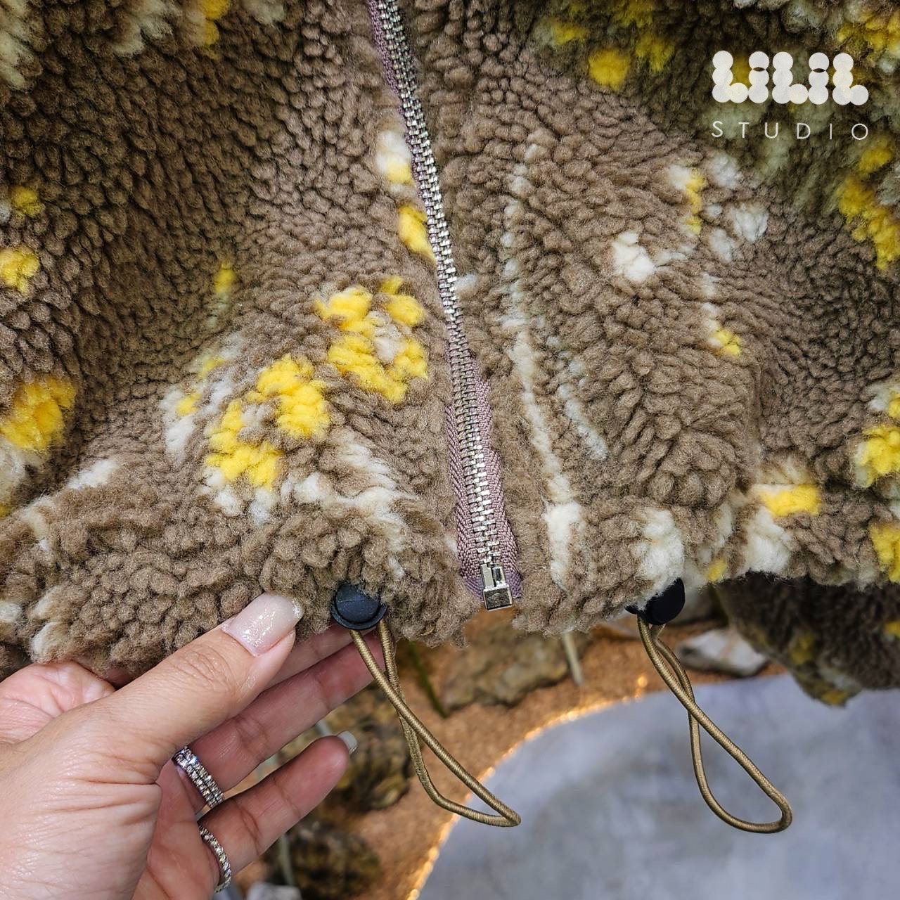 เสื้อกันหนาว งานเสื้อขนแกะลายดอกฮิปๆ น้ำหนักเบา กระเป๋าข้างซิปหน้ารูดสุดถึงคอ เข้าใจนักเดินทางสุด ห้ามพลาดค่ะ