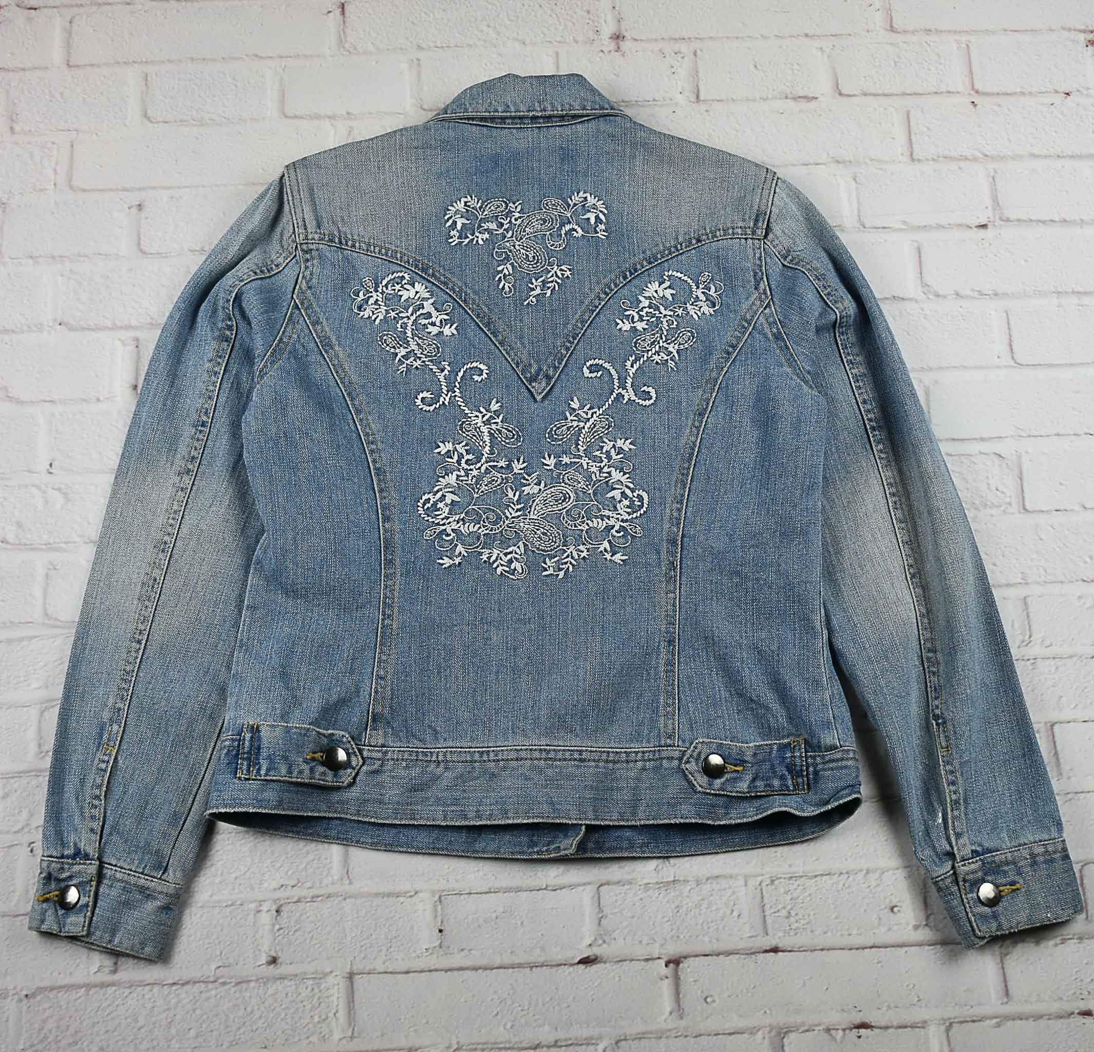 Coldwater Creek อกจริง 37 ไซส์ M เสื้อแจ็คเก็ตยีนส์ แขนยาว ผู้หญิง มีลายปักที่หน้าอกและด้านหลังสวยมาก เนื้อผ้านุ่มใส่สบาย