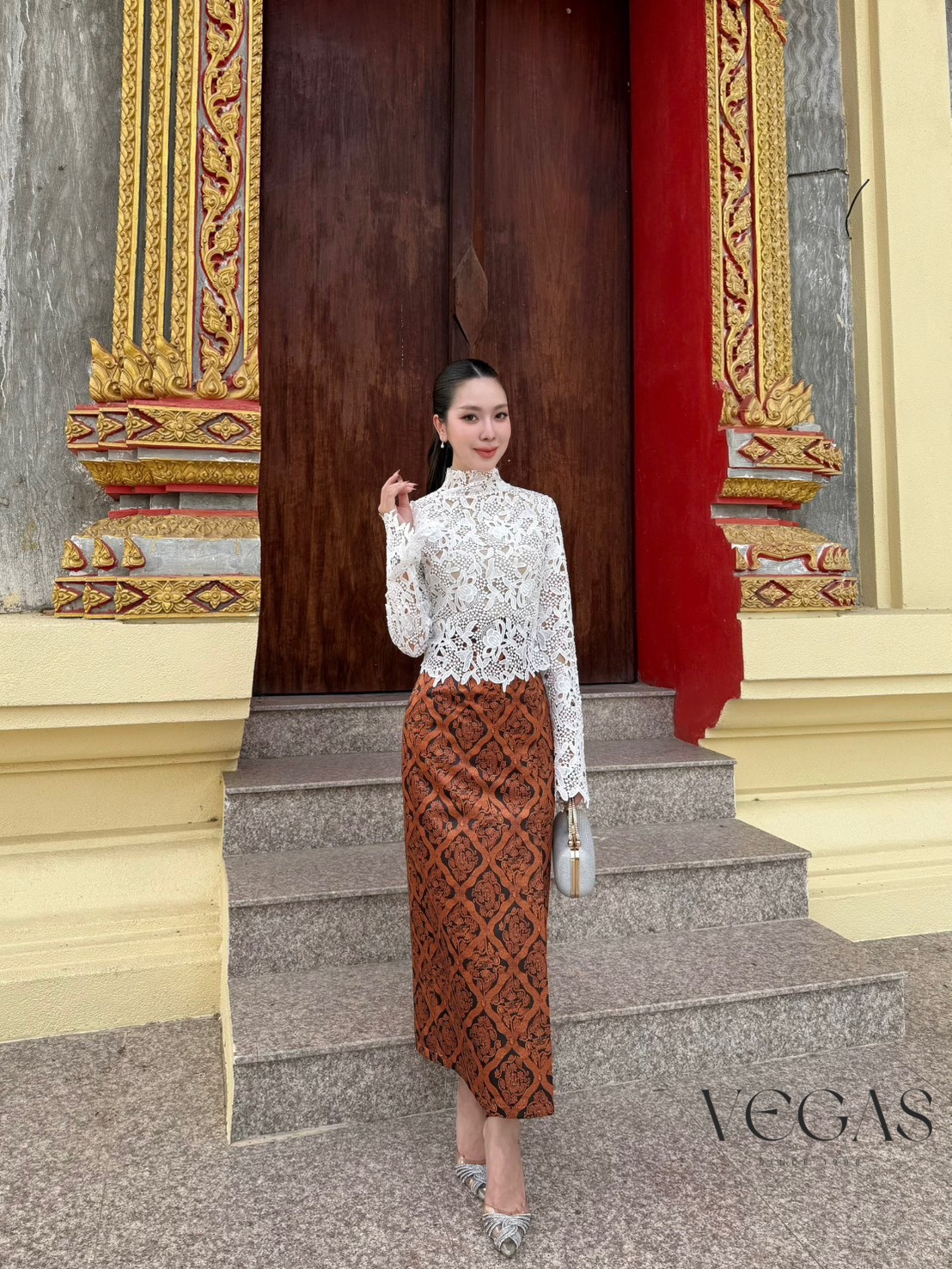 Set คุณปอย เสื้อลูกไม้ + กระโปรงผ้าลายไทย งานสวย หรูหรา ราคาเบาๆ มาคะคุ้มๆได้2ชิ้น ใส่แยก ใส่แมทได้หมด งานดีราคาสบายกระเป๋า ผ้าดีมาก ๆ สวยหรู ดูดีไปอีกค่ะ มีซับใน คือดี๊ ดีย์