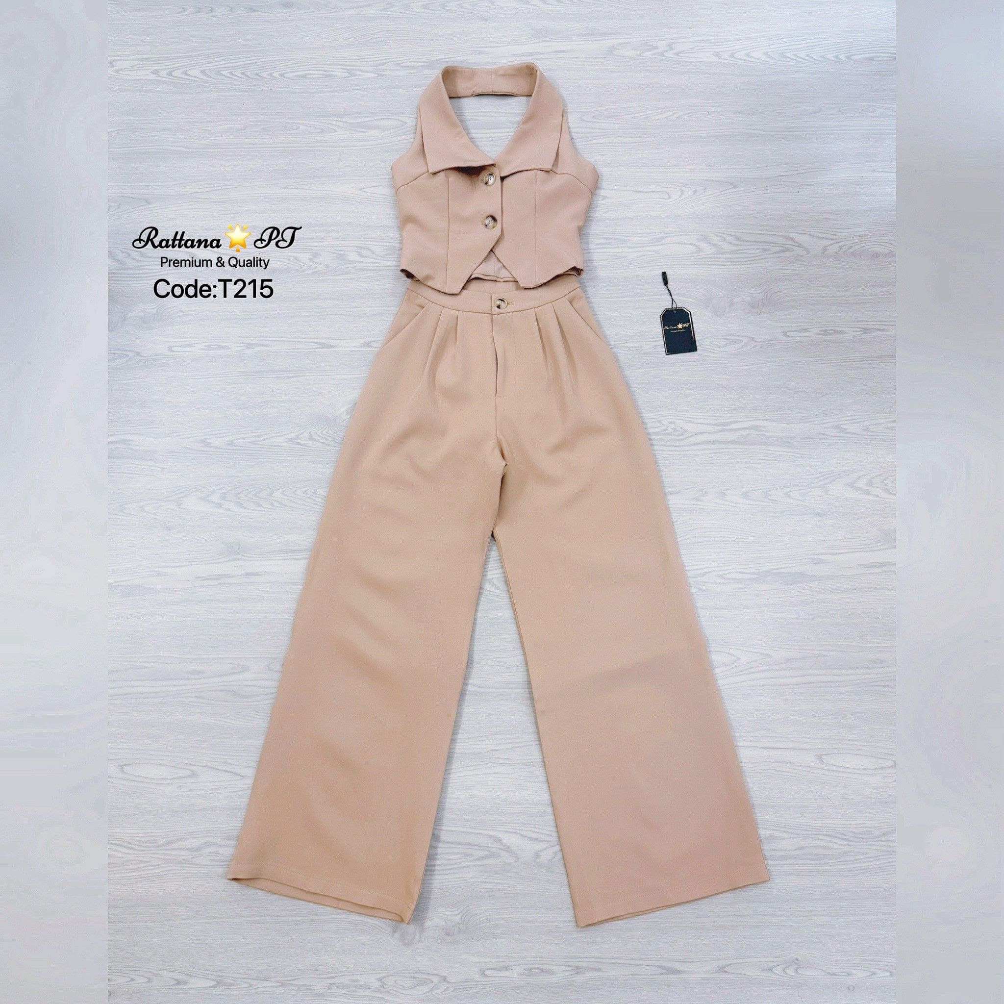 TAG:Rattana🌟PT Code:T215 Detail :: ชุดเซต เสื้อ+กางเกงขายาว เสื้อมีดีเทลแต่งกระดุมหน้า มีซับในอย่างดี เนื้อผ้าดีมากๆ มาคู่กับกางเกงขายาวทรงสวยมาก กางเกงมีซิบด้านหน้า ใส่เที่ยว ร้านกาแฟ ใส่ทำงาน แนะนำเลยคร้า ต้องมีเก็บนะชุดนี้ ช้าหมดก่อนนะบอกเลย ห้