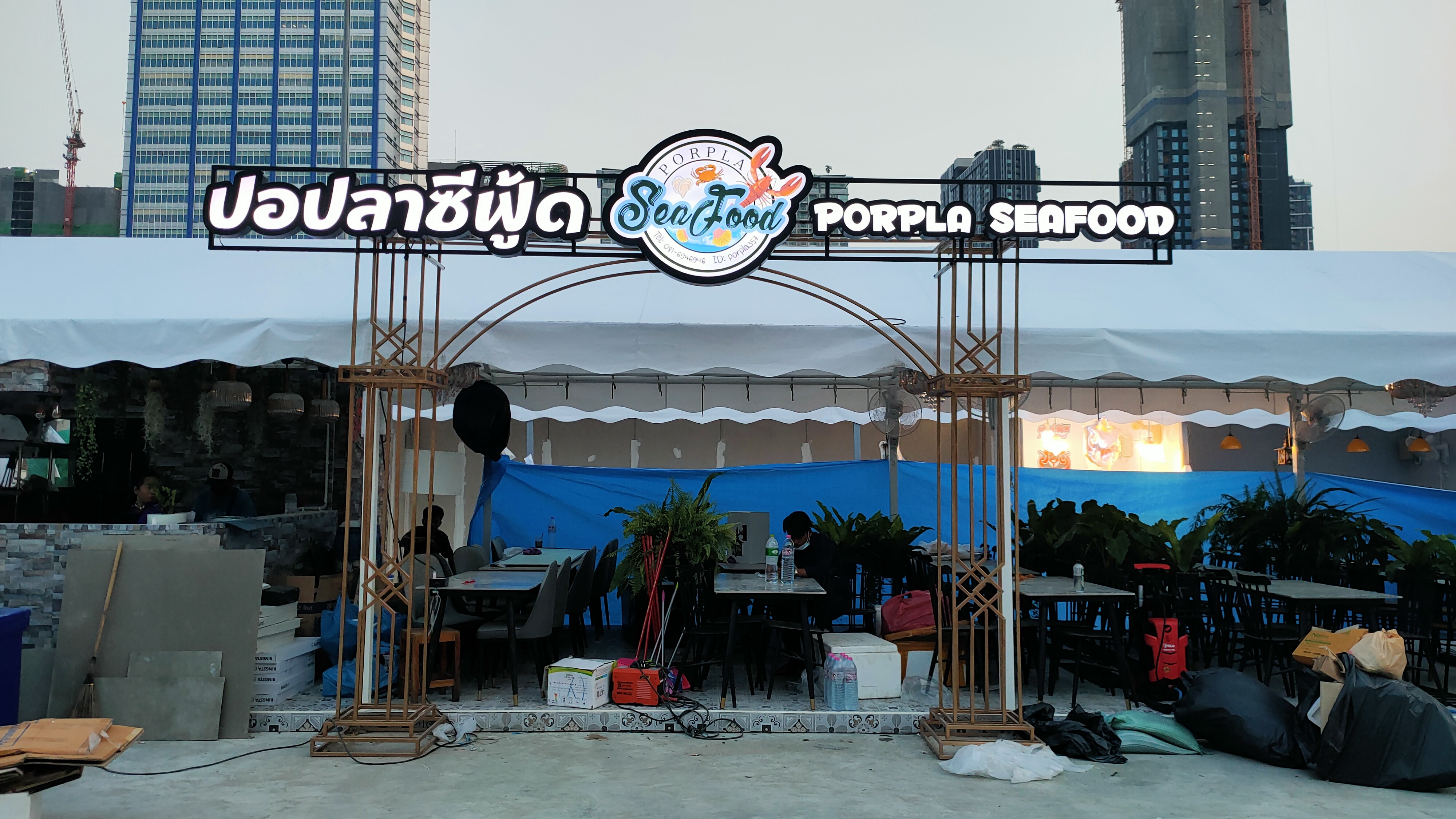 อักษรไฟและกล่องป้ายไฟ