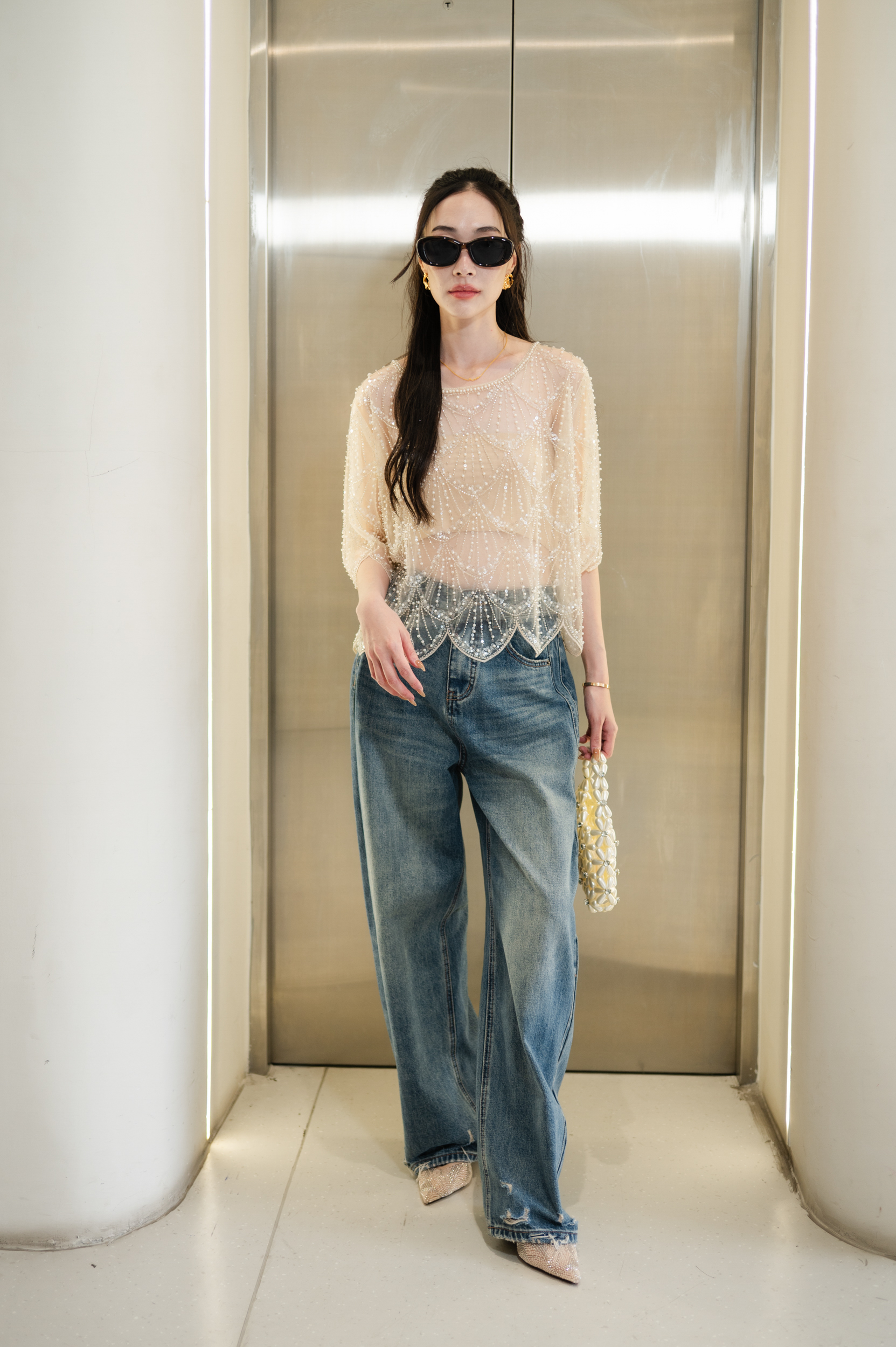 เสื้อแขนสั้นซีทรูปักคริสตัลไข่มุก