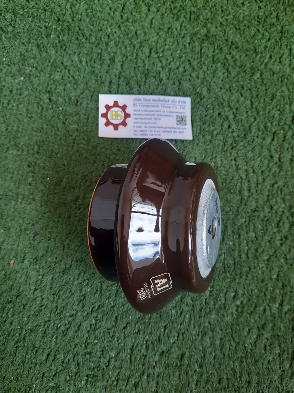 ลูกถ้วยสำหรับจับยึดอุปกรณ์ M16 (152) INSULATOR FOR CLEAT (SINGLE) M16 (152)