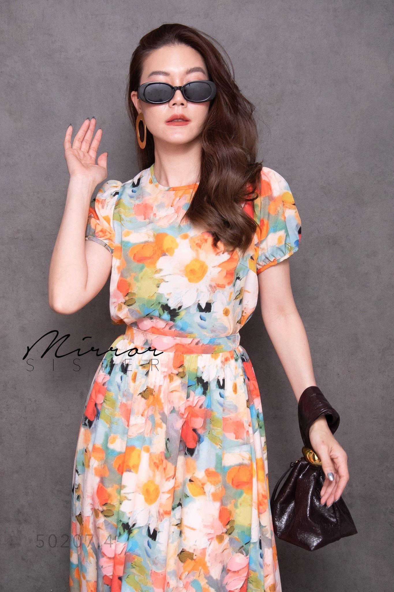 MiRRoRSiSTER's CALENDULA SET•• เซ็ทลายดอกสีสันสวยสดใส ช่วงบนเป็นเสื้อทรงน่ารัก แขนสั้นตุ๊กตา ทรงเบสิคใส่ง่าย แมชคู่กับกระโปรงยาวทรงAชายระบาย มีซับใน ด้านหลังเอวสม็อค ใครใส่ก็สวย ดูผอมเพรียว โดดเด่นดูดีแน่นอน ต้องมีติดตู้