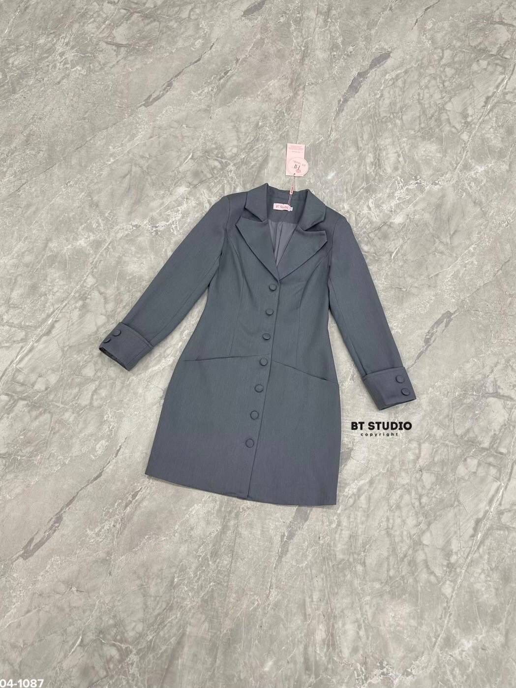 เดรสเบเซอร์คอปกกระดุมหน้า แขนยาวกระเป๋าใช้งานได้จริง งานเนื้อผ้ามีลายในตัวงานสวยมาก เนื้อผ้าดีมีซับในค่ะ