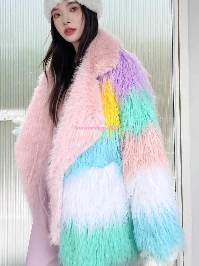 เสื้อโค้ทขนเฟอร์ โค้ทเฟอร์งานพรีเมี่ยม อลังการ สีพาสเทลความยาวปานกลางแต่งเฉดสีตัดกันปกบานทรงโอเวอร์ไซ ใส่แล้วเด่น สวย หรู สไตล์ไฮเอน ไม่ซ้ำใคร ฟรีไซ