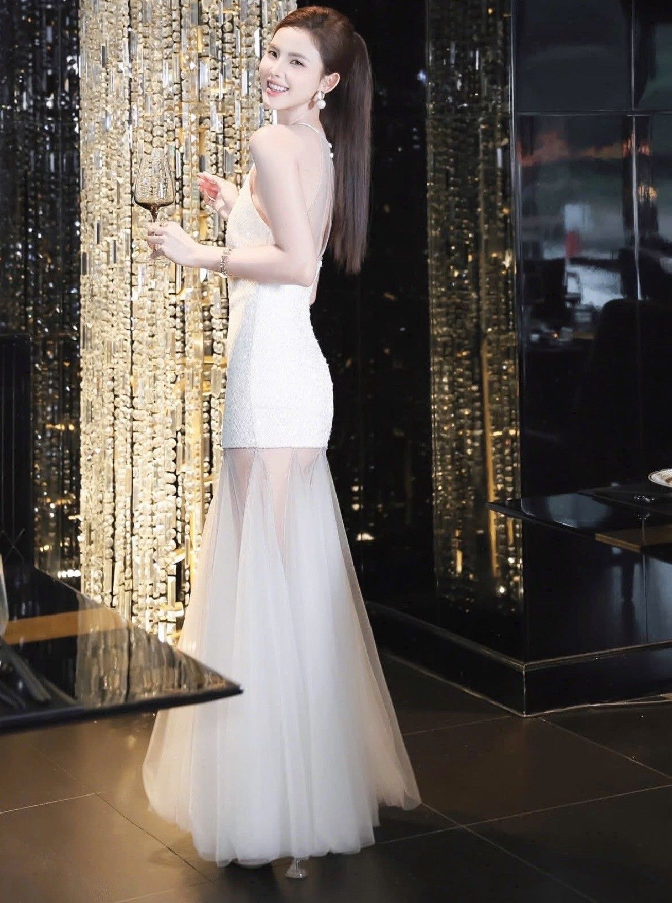 TAG:Rattana🌟PT Code : 395 Detail ::เดรสยาวสีขาว ทรงสวยมาก ดีเทลชุดแต่งดอกไม้ ผ้าเป็นกริสเตอร์ มีความหรูหรา ดูแพง ใส่ดินเนอร์ ออกงาน ออร่าพุ่ง สวยเด่นกว่าใคร ใส่ดูสูงเพียว