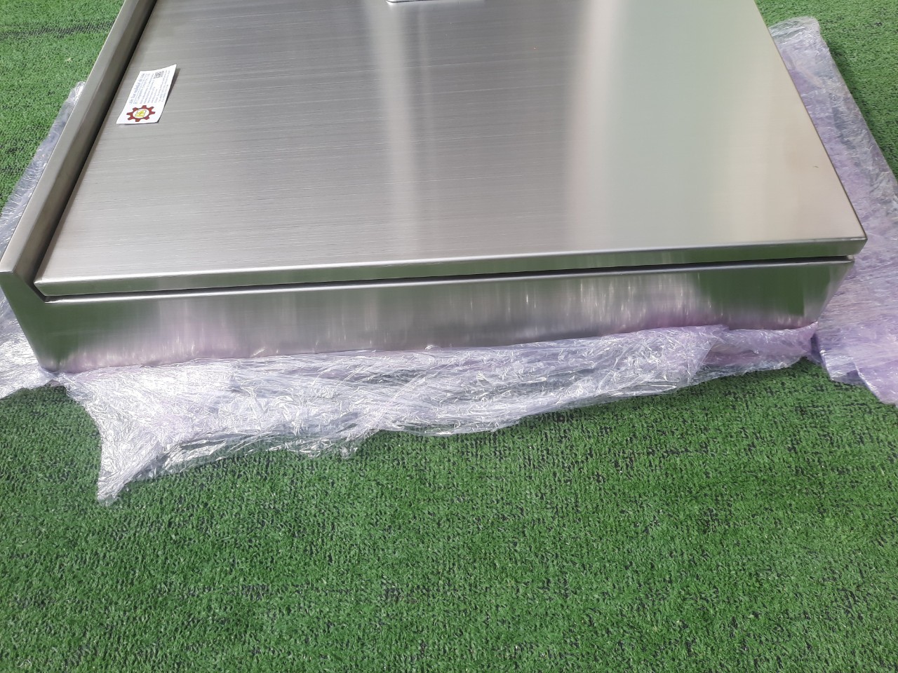 LOAD CENTER 100A ตู้สแตนเลส 304 มีหลังคาสโลป W450xH650xD152mm. (30ช่อง)