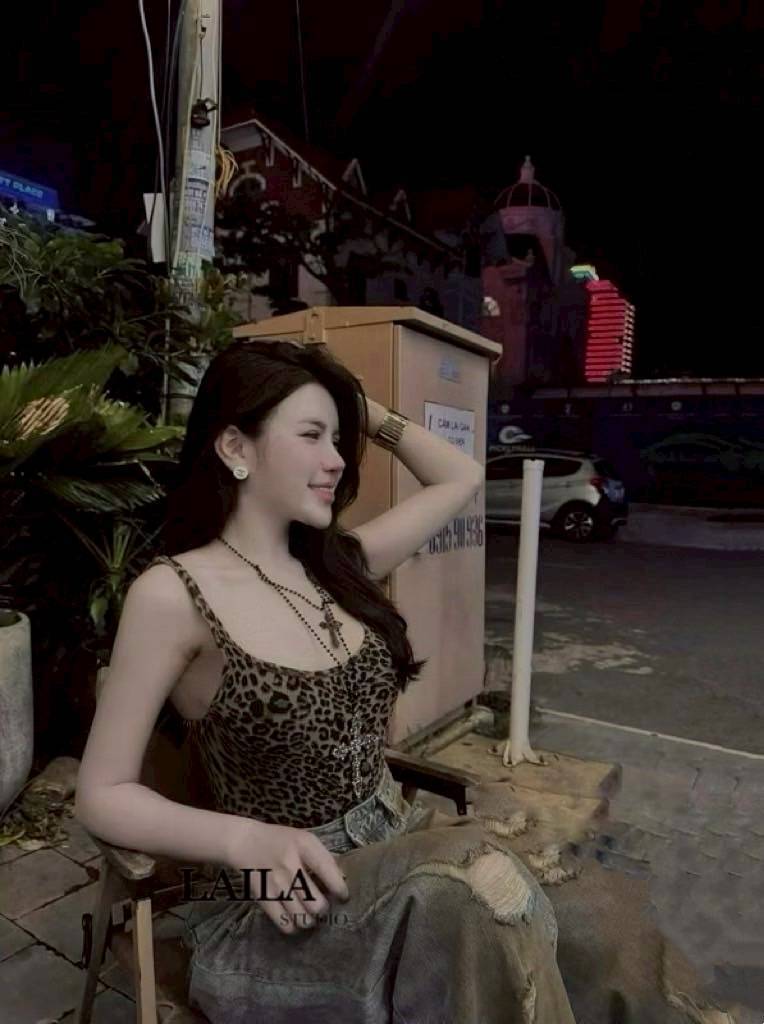 Set เสื้อ+กางเกง งานบอดี้สูททรงสายเดี่ยว สุดแซ่บบบ พิมพ์ลายน้องเสือดาวทั้งตัว งานผ้ายืดหยุ่นนิดๆ เข้าทรงสุดปังง มาพร้อมกางเกงงานยีนส์แท้💯 งานนำเข้า ทรงบอยๆปล่อยๆ แต่งลายวินเทจสุดเฟียด ยีนส์ทรงดีแมชเข้ากันลงตัว สาวๆไม่พลาดกัน้าา #bylaila brand #ชุด