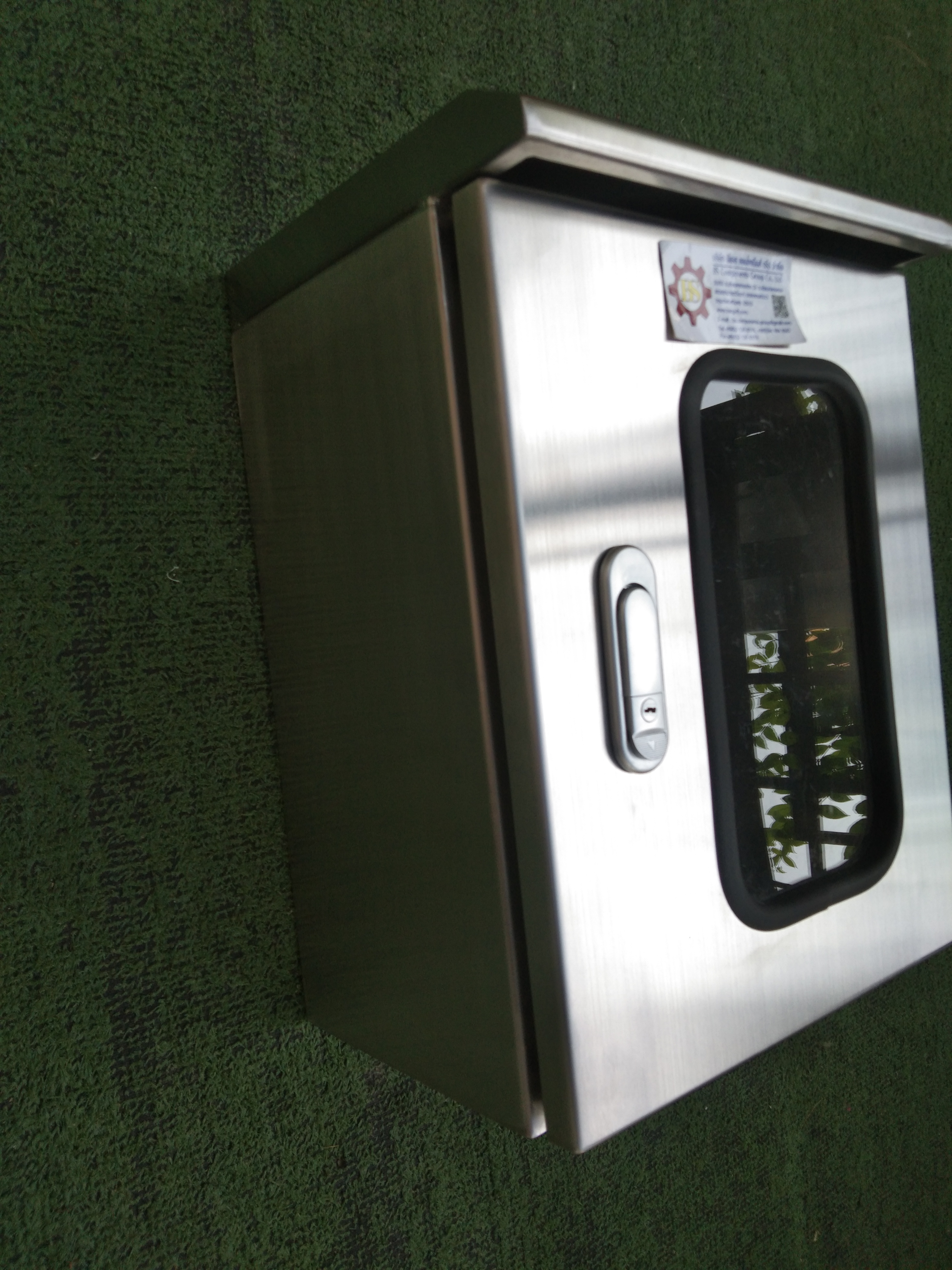 ตู้สแตนเลสกันน้ำ ฝา 2 ชั้น มีอคิลิค มีหลังคา W280xH350xD200mm.