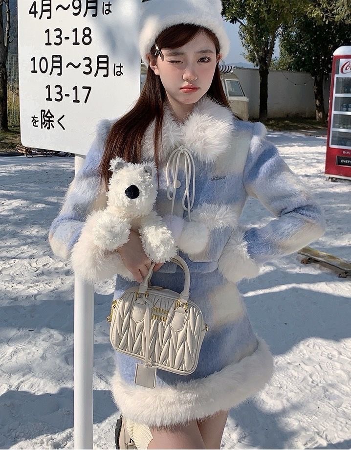 Set2 ชิ้น เสื้อแต่งขนเฟอร์สีหวานน่ารักมาก+กระโปรงเข้าชุด ใครไปต่างประเทศขึ้นเครื่อง สวย ปัง ถ่ายรูปน่ารักสุดๆๆ ตัวนี้แนะนำใส่แล้วไม่มีตกเทรนเลยค่ะ ลุคส์คุณหนูท่านหนึ่ง น่ารักฝุดๆๆ สวยมากๆๆๆ ต้องมีติดทริปเลยค่ะ