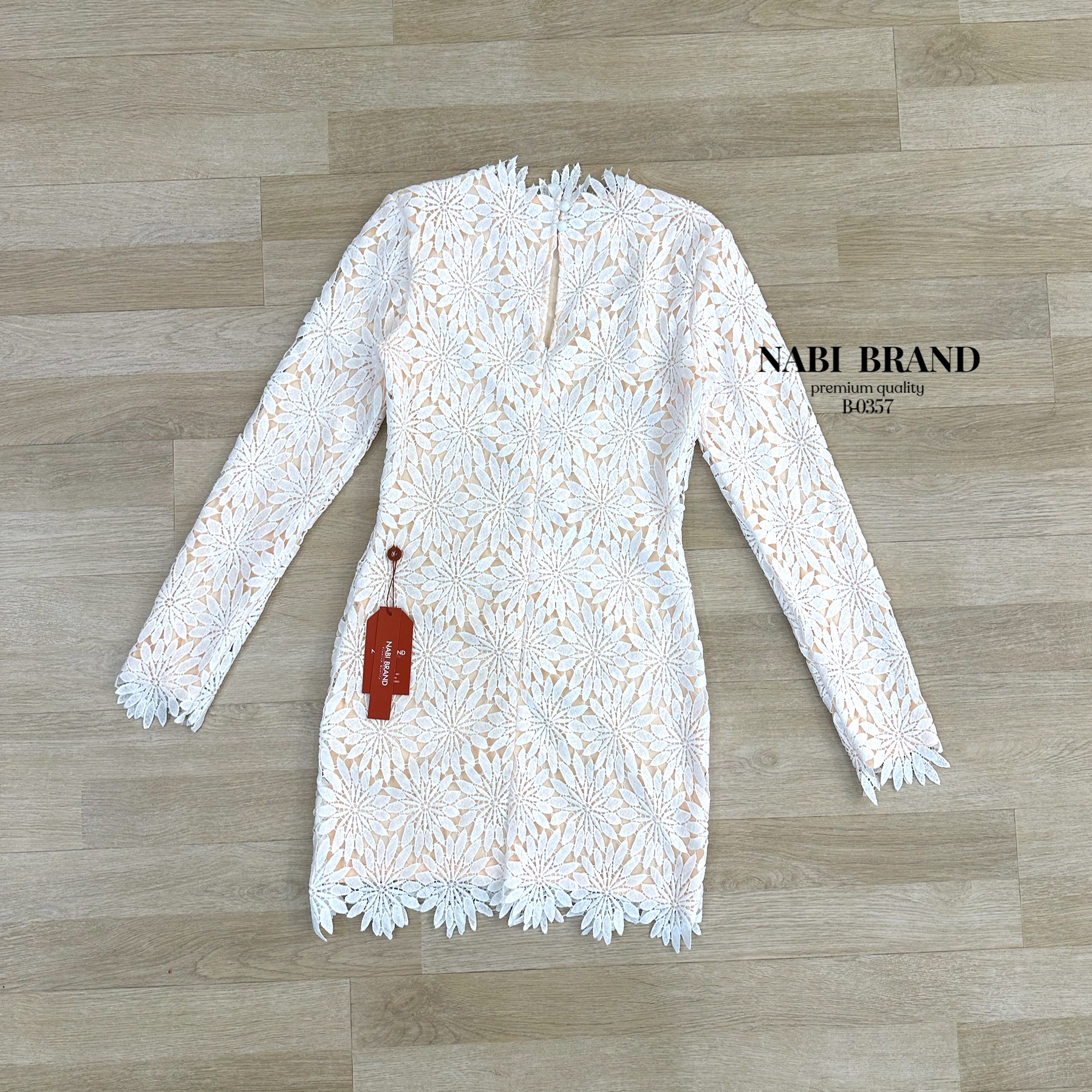 มินิเดรสลูกไม้แขนยาวสีขาว🤍สวยสุดจึ้ง ผ้าลูกไม้คุณภาพดี งานมีซับในแบบผ้ายืดเข้ารูปตามตัว งานซิบหลัง ลัคชูสุดๆกับชุดนี้ พลาดไม่ได้เลยนะคะสาวๆ🤍 #NABIBRAND #งานป้ายnabi #นาบีแบรนด์ #ชุดเดรส #เสื้อผ้างานป้าย #แฟชั่น #ootd #เดรสลูกไม้สั้น #ชุดผ้