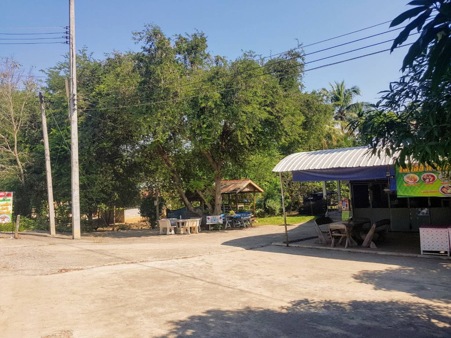 ขายที่ดินสวยพร้อมบ้านร้านขายของติดถนนหลวงด้านหลังเป็นสวนผลไม้พื้นที่กว้างขวางพร้อมสำหรับทุกคนในครอบครัวใกล้รร.บ้านเกาะสำโรง 800 เมตร อ.เมืองกาญจนบุรี