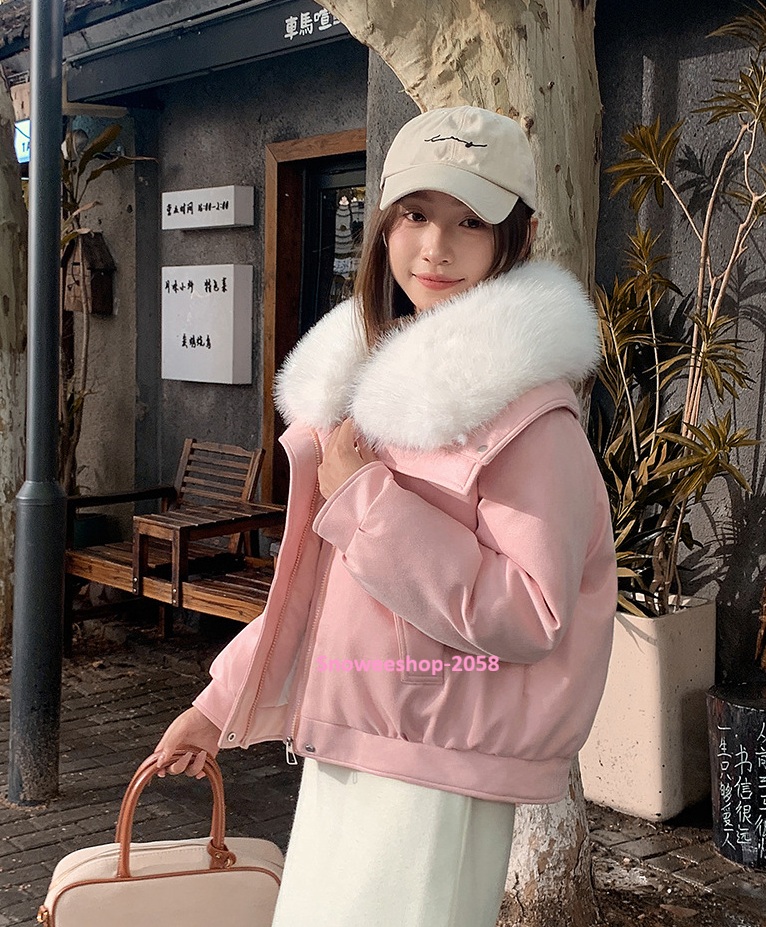 แค่ใส่ก็ได้ลุค “Luxury Winter Girl” แจ็คเก็ตดาวน์ปกขนเฟอร์ ทรงโอเวอร์ไซส์สุดเก๋ กันหนาวติดลบได้จริง ใส่ถ่ายรูปก็สวยปัง! มี 6 สี เลือกแมทช์ได้ทุกสไตล์