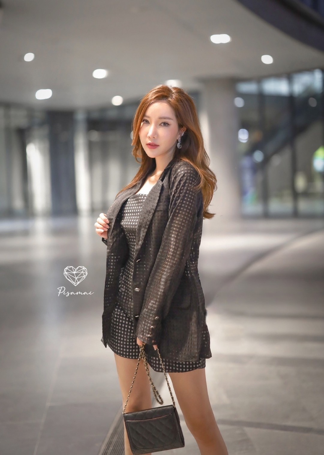 เซ็ตเบเซอร์คลุมลายตารางสก็อตสีดำ มาคู่กับเสื้อคอปและกางเกงขาสั้นเข้าเซ็ต ใส่ทั้งชุดแมทกันสวยมากๆค่า ต้องมีเลยค่า