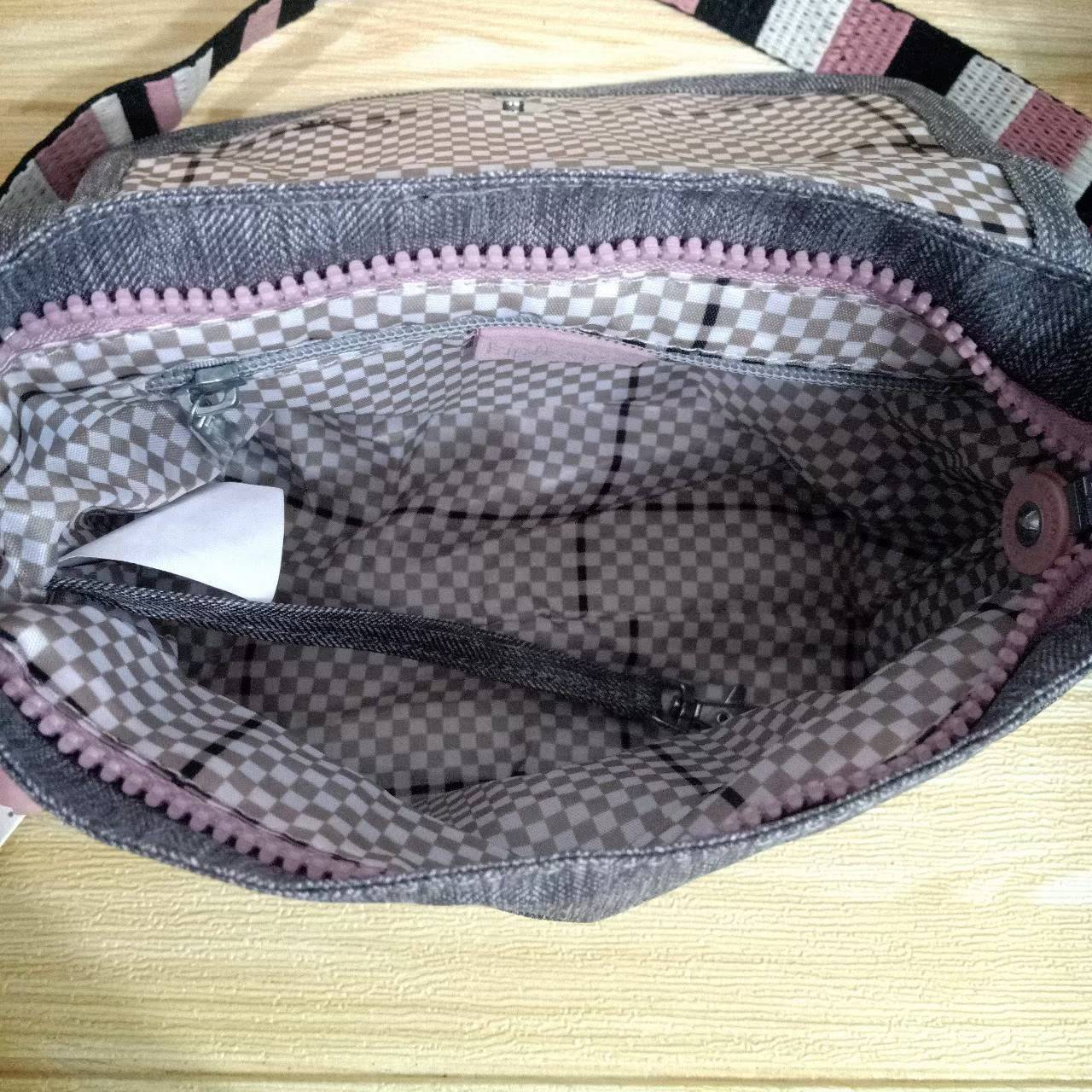 กระเป๋าสะพายไฮโซเท่ห์ๆ เก๋ๆ แบรนด์เนมคิปลิ้งค์สีดำ สีเทา สีแดง KIPLING SABIAN CROSSBODY MINI BAG