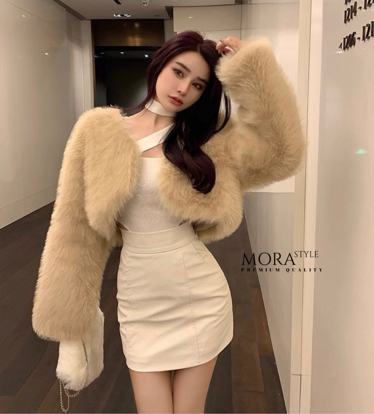 เสื้อคลุมแขนยาวแต่งขนทั้งตัว งานสวยแพง เหมาะกับแฟชั่นหนาวนี้สุดๆ ดีไซน์ออกมาเก๋ งานคือน่ารักมากค่ะ สาวๆต้องมีติดตู้นะคะ