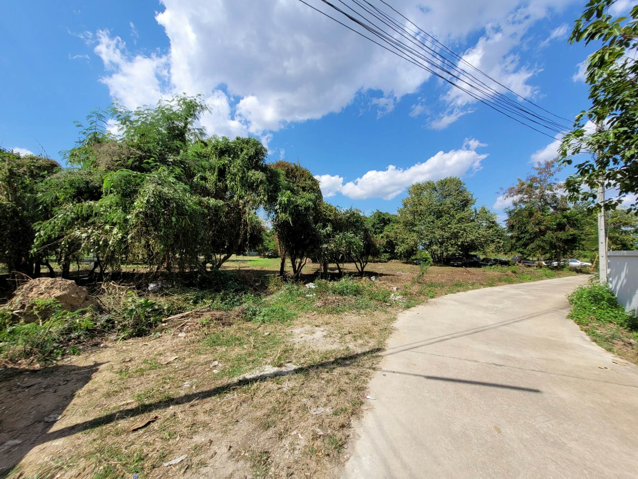 ขายที่ดินราคาถูก อ.เมืองลำปาง เจ้าของขายโดยตรง ใกล้โกบอลเฮ้าส์และเซเว่นสาขาปงแสนทองที่ดินสวยเหมาะทำธุรกิจบรรยากาศดีแบ่งขาย 3 ไร่ ติดต่อเจ้าของที่ 081-9525175 คุณอำนวย