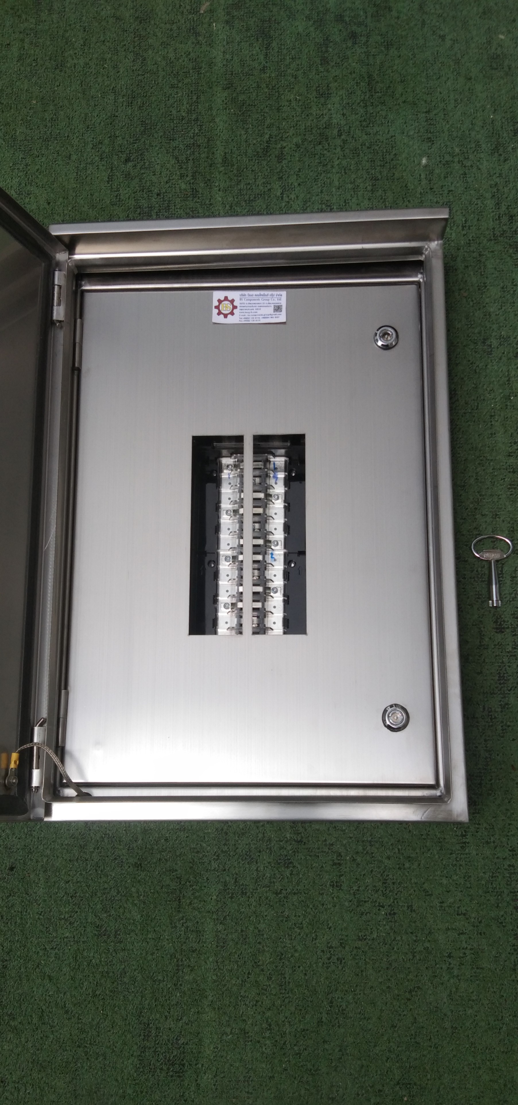 Main LUG 100A ตู้สแตนเลส 304 มีหลังคาสโลป W450xH650xD152mm. (24ช่อง)