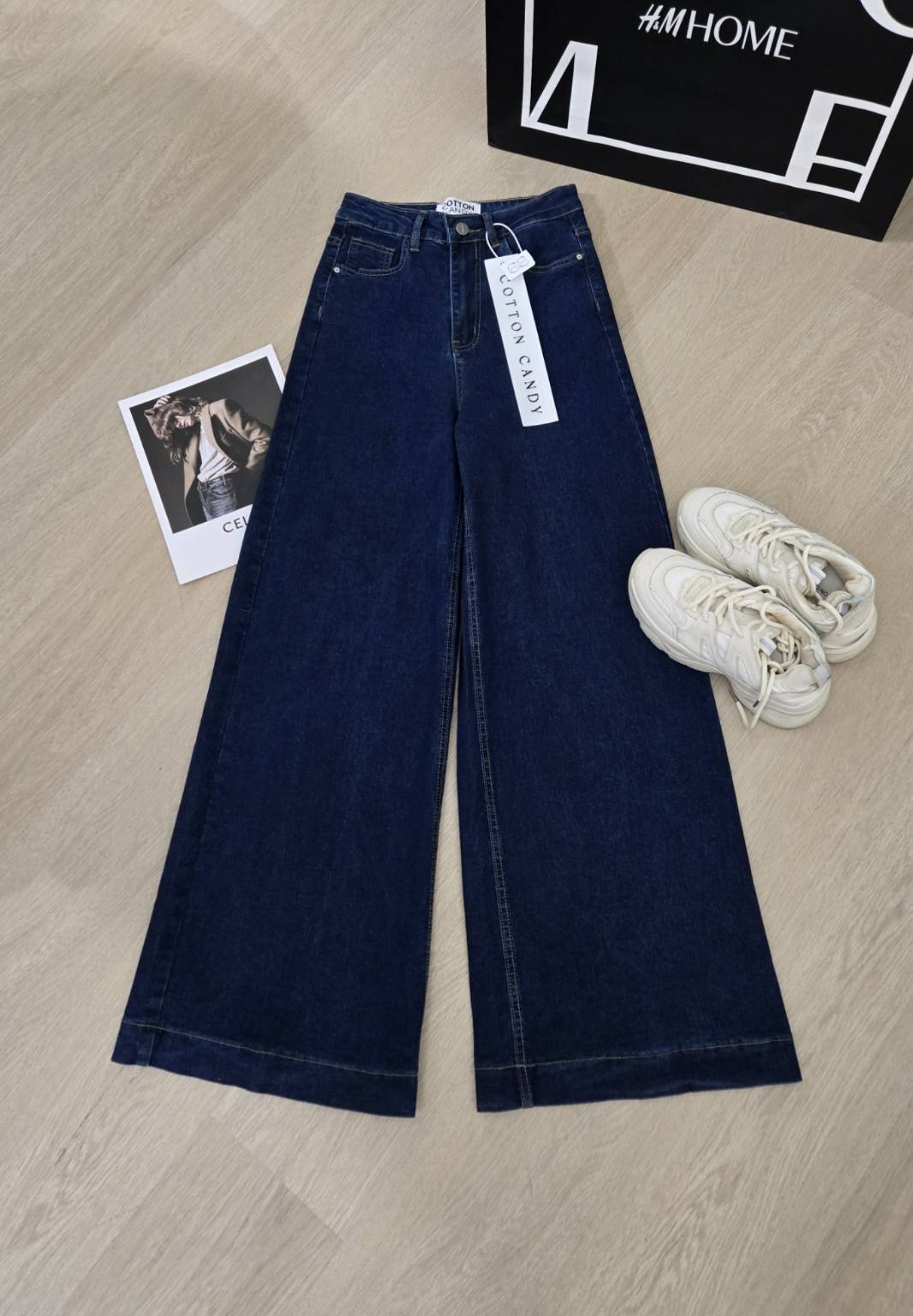 Tag#cottoncandy กางเกงยีนส์ขากระบอกใหญ่พรีเมี่ยม รุ่นนี้ผ้ายีาส์เกรดพิเศษ เกรดแบรนด์ เกรดห้างเท่านั้น ผ้าดีมีวามยืดหยุ่นใส่สบายไม่อึดอัด แพทเทิลสวยเป๊ะ ใส่แมทง่ายสุดๆ โทนสีสวยคลาสสิค บอกเลย ทำถึงมากกก