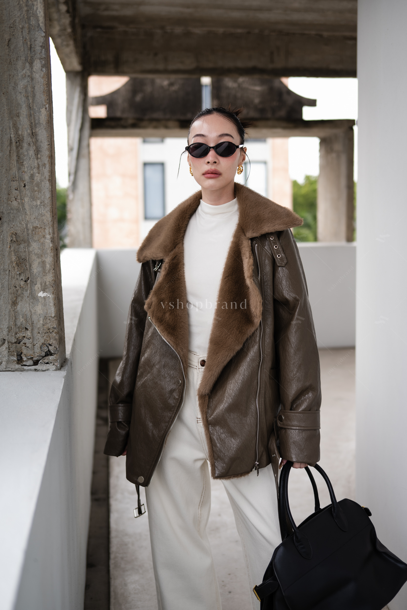 แจ็คเก็ตหนังแขนยาวปกขนเฟอร์ + เข็มขัด