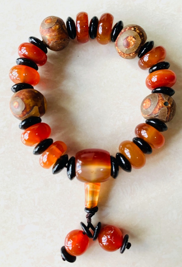 สร้อยข้อมือหินธิเบต