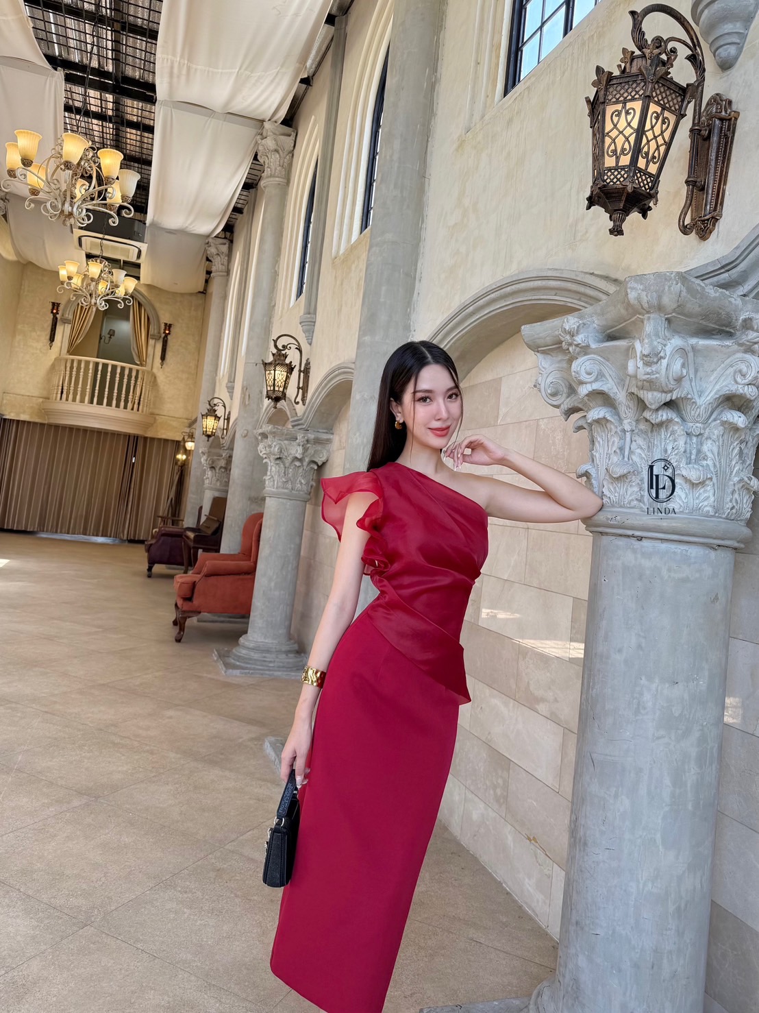 ชุดเดรสสีแดงเลือดหมูไหล่เดียวตัวเดรสเป็นผ้าสูทอัดกาวซิปหลังรุ่นนี้ไม่มีฟองน้ำในตัวนะคะสวมใส่สบายมากผ้าแก้วไม่คันเลยซักนิดเดียวค่ะขอญาติแนะนำเลยซับในเต็มตัวผ้าหลังนิดหน่อยกำลังเดินสะดวก #ชุดเพื่อนเจ้าสาว #ชุดออกงาน #ชุดดินเนอร์ #ชุดไปคาเฟ่ #ชุดทะเล #ชุดเชต