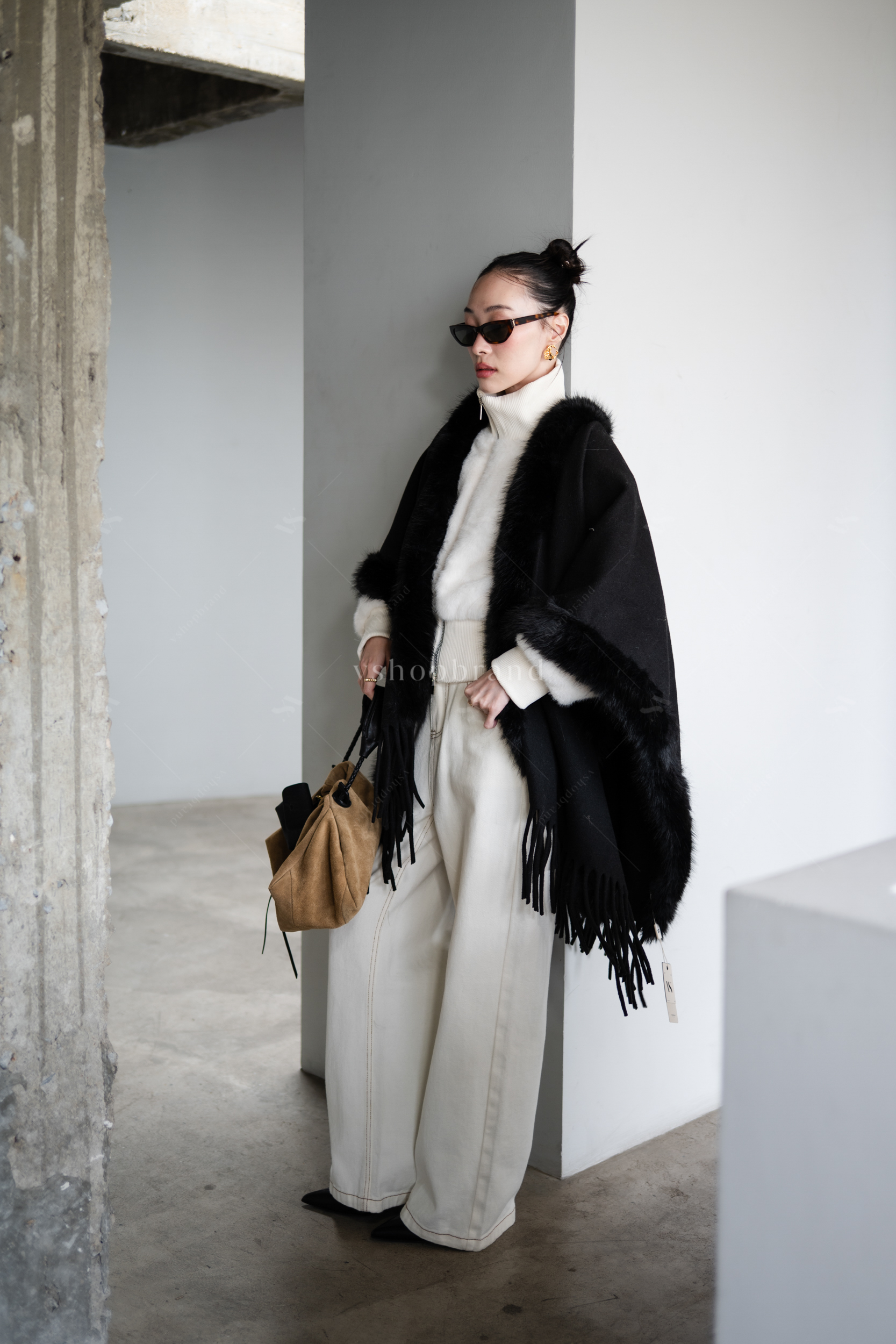 เสื้อคลุมทรงค้างคาวพู่ชาย ขอบเฟอร์