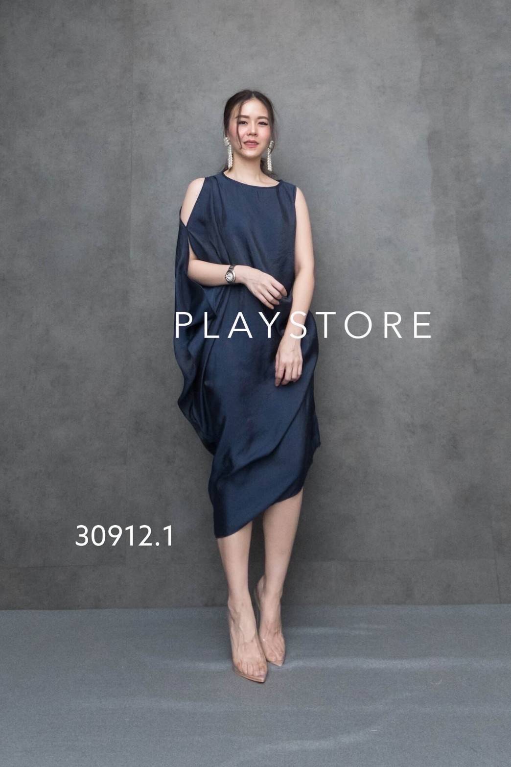 MiRRoRSiSTER’s JoKüLg aXiDRESS•• เดรสผ้าซิลค์ดีไซน์เก๋ ทรงโคร่งๆ ใส่ออกงานสวยสง่า ด้านซ้ายมีดีเทลแต่งจับย่นเพิ่มวอลลุ่มให้ชุด ด้านขวาช่วงแขนแต่งดีไซน์เว้าไหล่ ชายเฉียงนิดๆ เนื้อผ้าสวยอย่างดีเหลือบๆเล่นแสงมีประกายออร่า ใส่สบายสุดๆ ใส่ออกงานเริ่ด.