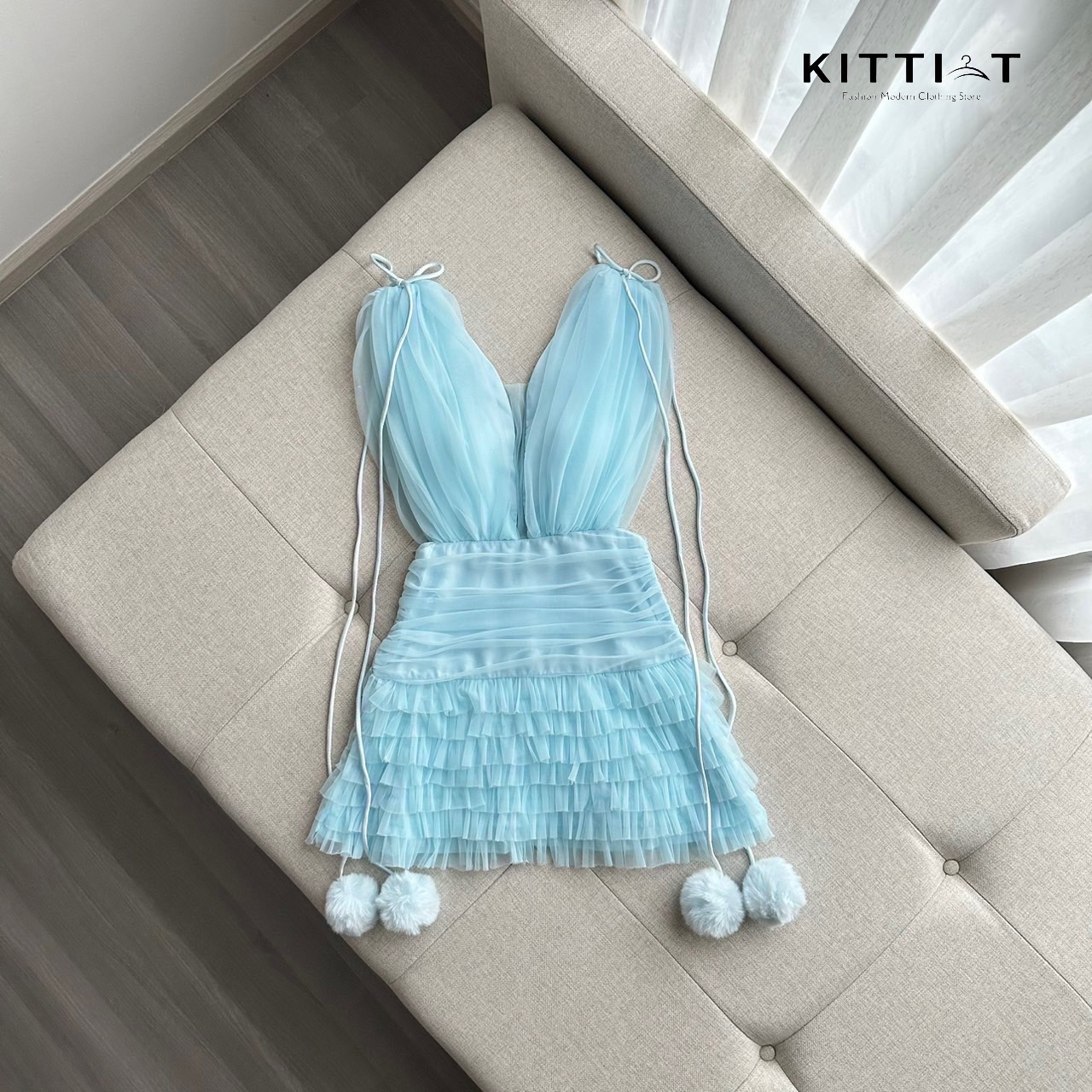 Dress น้องใหม่สวยหรูดูแพง ตัวแม่ตัวมัมต้องจัด งานสวย details จัดเต็ม เนื้อผ้าชีฟองอย่างดี จับจีบเป็นเส้นๆ ตกแต่งด้วยลูกตุ้มน้อย4 ลูก มีฟองน้ำหน้าอก ซิบหลัง ตัวแม่ตัวมัมต้องจัด💯