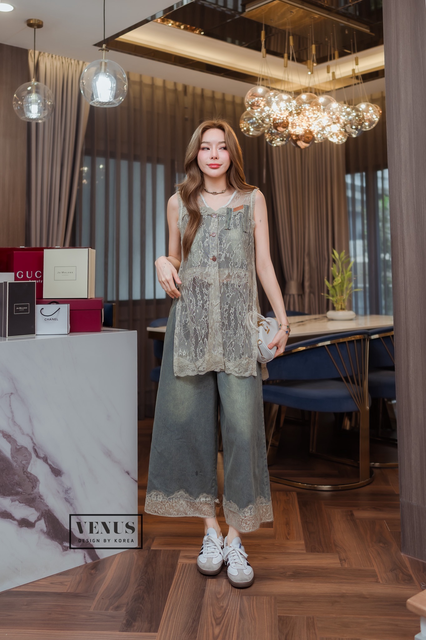 Jeans Set ชุดเซต เสื้อลูกไม้แต่งกระดุมเรียงหน้า งานมาพร้อมกับกางเกงเข้าชุดกันนะคะ สวยเป๊ะสุดๆคะ แม๊ทกับรองเท้าผ้าใบก็เก๋คะ