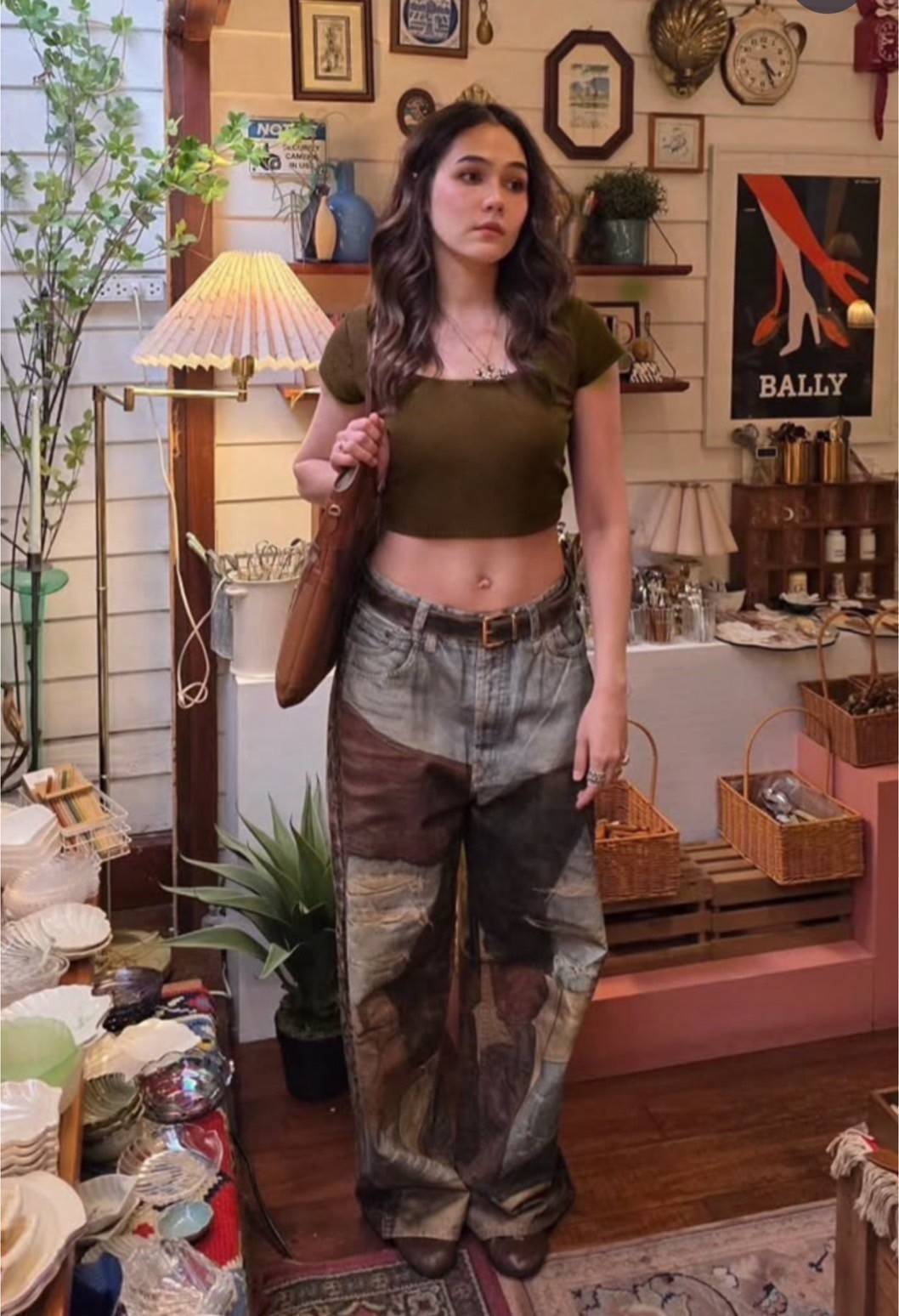 Set เสื้อ+กางเกง+เข็มขัด เสื้อแขนสั้นทรงกึ่งครอป งานผ้ายืดหยุ่นเด้งสวย มาในโทนสีน้ำตาลม่อคค่า มาพร้อมกางเกงยีนส์💯 ขายาวงานนำเข้า ทรงบอยๆปล่อยๆ แต่งลายวินเทจเก๋สุดๆ พร้อมเข็มขัดหนังสีดำ ยีนส์ทรงดีสุดๆคุ้มค่าาการันตีเต็มสิบไม่หักค่าา #ชุดเซ็ท #bylai