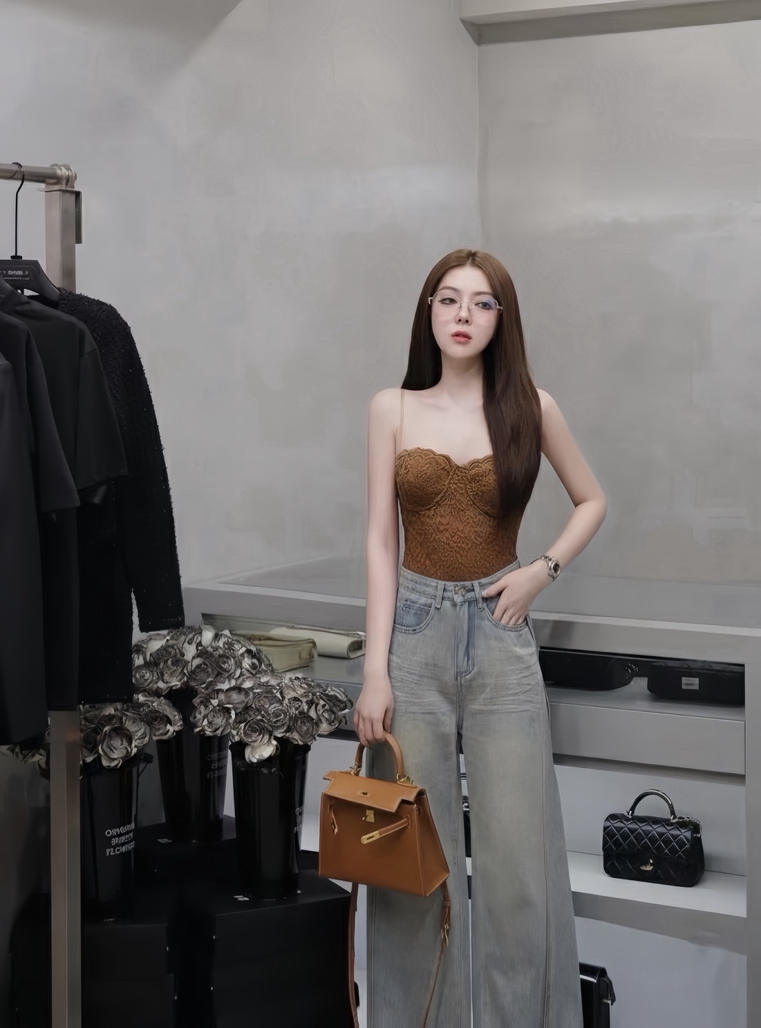 SET สวยหรูดูแพง แมทช์ง่าย เซ็ตบอดี้สูทลูกไม้โทนสีน้ำตาลเข้ม ขับผิวออร่าสุดๆ ตัดกับยีนส์ทรงขากว้างฟอกสวย กระดุมและซิปหน้าอย่างดี ใส่แล้วหุ่นปังสุดๆ งานจริงละเอียดมาก ลุคสายฝอจะหวานก็ได้ แซ่บก็ดี