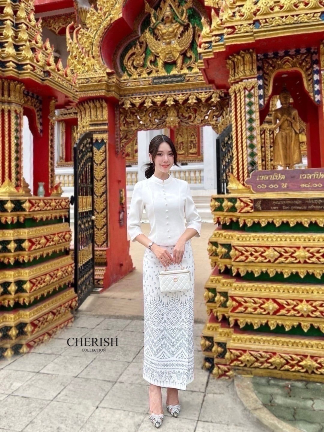เช็ท 3 ชิ้น ชุดงานบุญ ชุดไทยหรือจะใส่เป็นธีมชุดเพื่อนเจ้าสาวก็เหมาะ ใส่ได้ทุก เทศกาล ดีเทล เสื้อคอกลมแต่งกระดุมเรียง แขน 3 ส่วน เสริมซับในอย่างดี ใส่คู่ผ้าถุงพิมท์ลาย เนื้อผ้าใส่สบาย มีเข็มขัด ไม่ว่าจะออกงานไหน ก็สวยยืนหนึ่งค่ะ