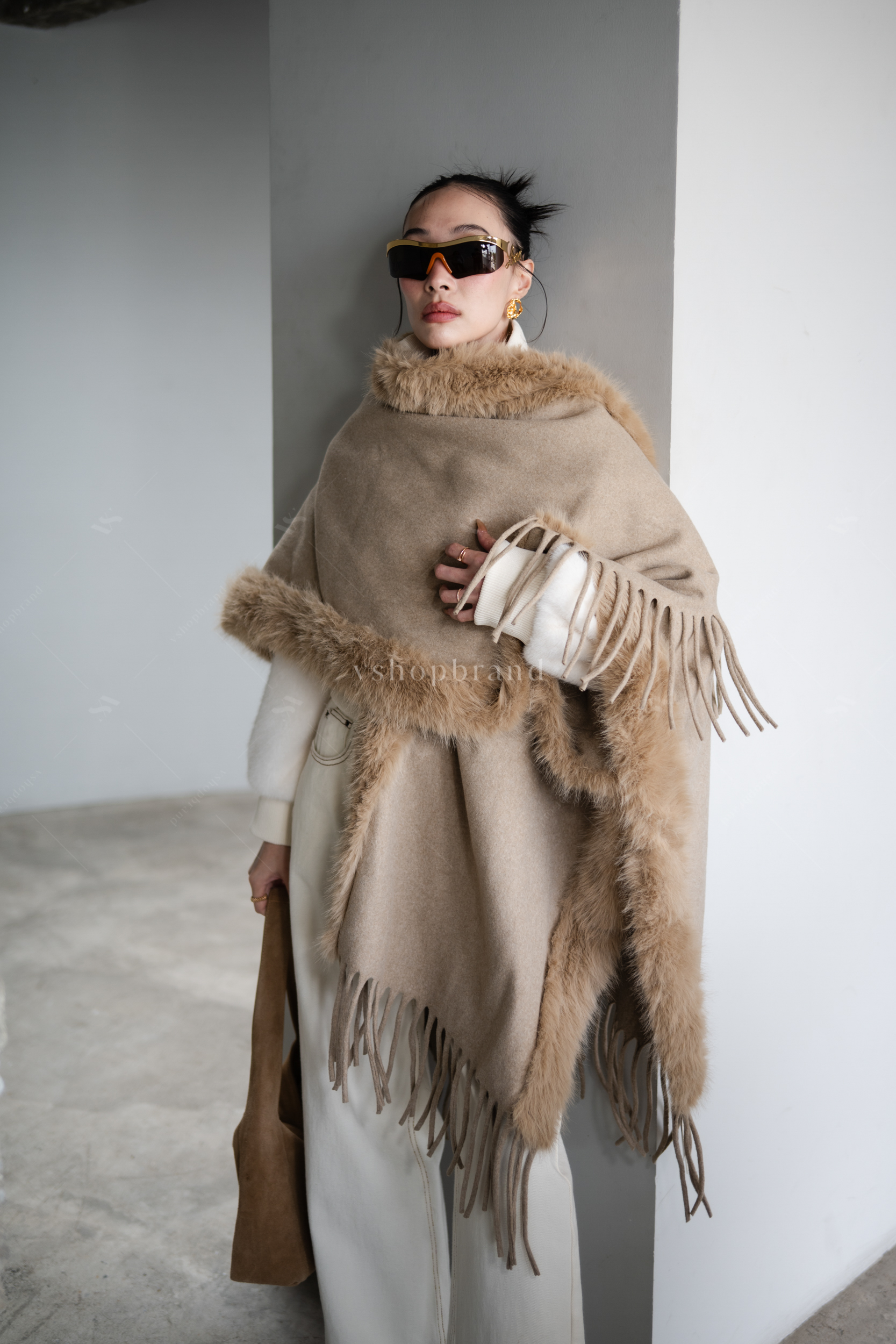 เสื้อคลุมทรงค้างคาวพู่ชาย ขอบเฟอร์