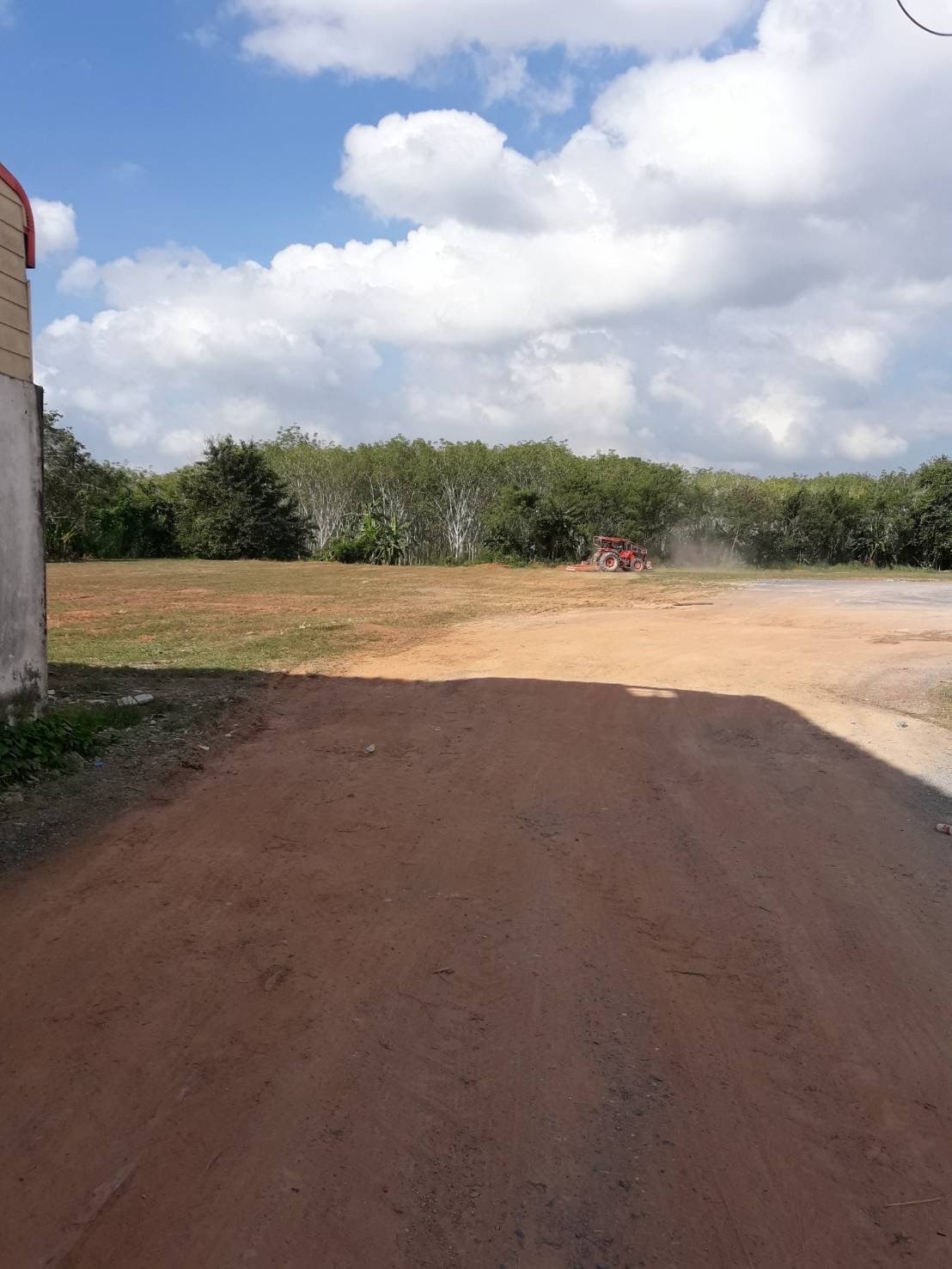 ขายที่ดินถมแล้วติดถนนใหญ่ 4 เลน มีระบบน้ำประปา หม้อแปลงไฟฟ้าแรงสูงพร้อม สามารถดำเนินการทำโครงการบ้านเดี่ยวขนาด 60ถึง70 ตารางวาได้ประมาณ35หลัง ขนาด7.5ไร่ ตำบลที่วัง อำเภอทุ่งสงจังหวัดนครศรีธรรมราช