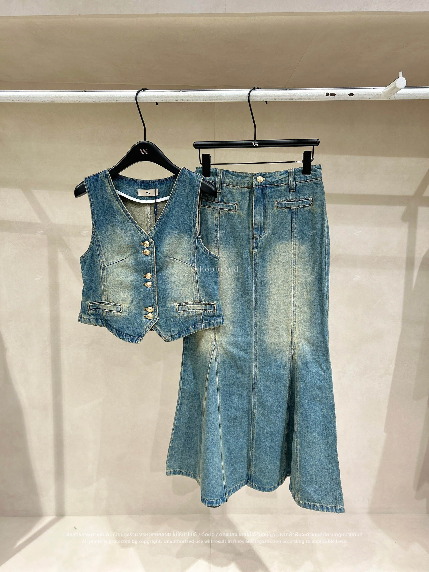 Set เสื้อยีนส์แขนกุดฟอกหน้า + กระโปรงยีนส์ชายหางปลา