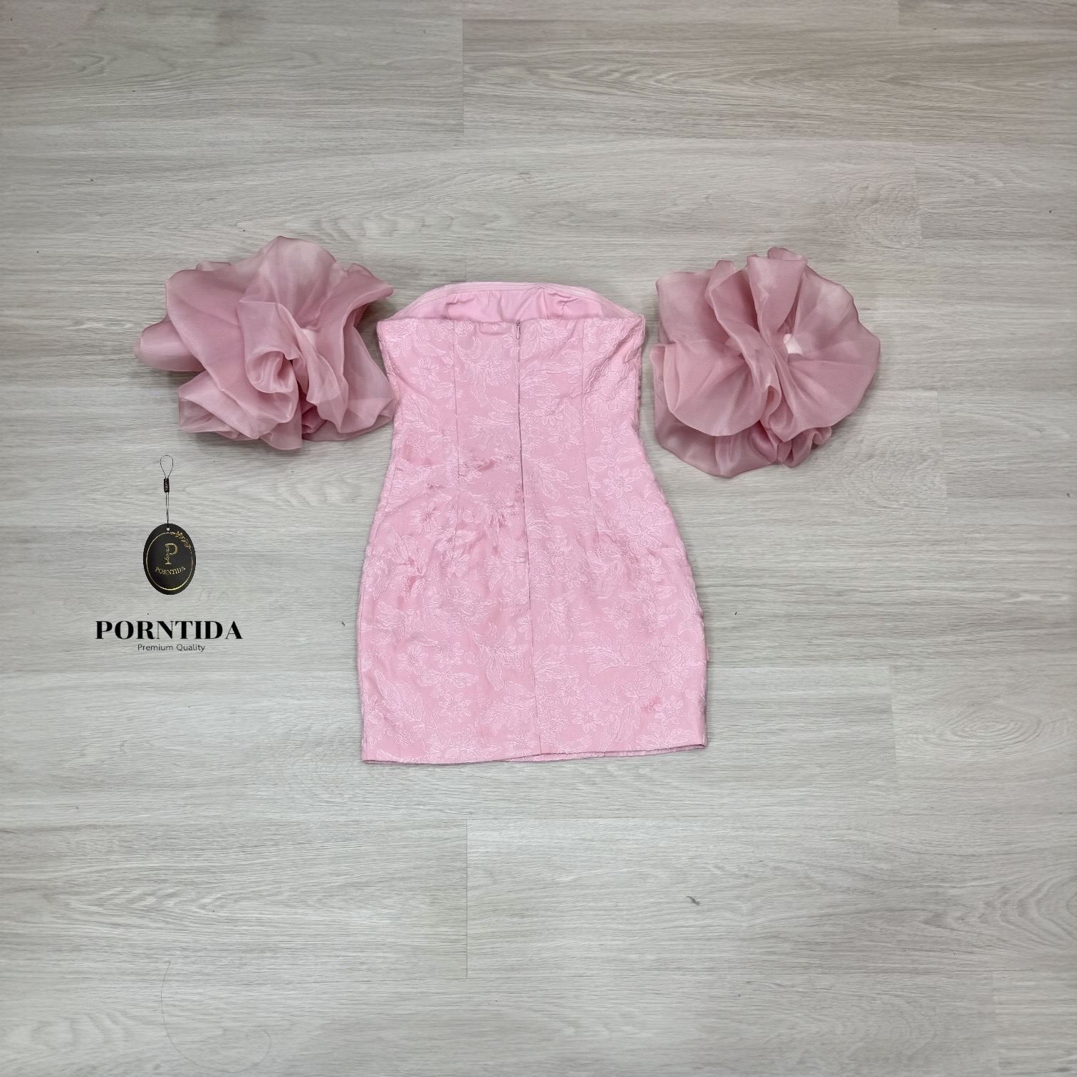 ชุดเดรส สีชมพู detail ชุดเดรสสีชมพูเกาะอก+ ใส่แบบปานไหล่แขนเสื้อสองข้างเป็นงานแยกชิ้นใส่ได้สองแบบหน้าอกเสริมฟองน้ำงานซิปหลังรุ่นนี้สวยอลังมาก #ชุดเซ็ต #ชุดpr #ชุดถ่ายรูปคาเฟ่ #ชุด sexy #ชุดเดรสสีครีม #ชุดดินเนอร์ #ชุดเรียบหรูคุณหนู #ชุดงานแซบ #ชุดเรียบหรู