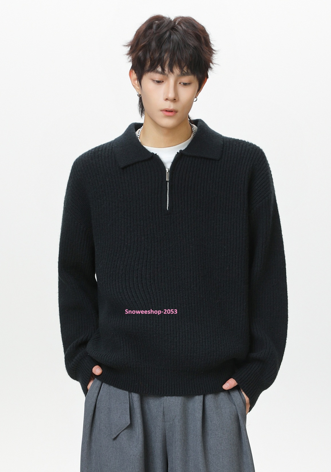 อากาศเย็นๆ ต้องมีตัวนี้ติดตู้ อากาศเย็นๆ ต้องมีตัวนี้ติดตู้ โอเวอร์ไซ ทรงหลวมใส่แล้วดูสบายๆ แต่เท่มาก ผ้าหนานุ่ม อุ่นกำลังดี มีให้เลือก 4 สี ใส่ได้ทุกโทน จะใส่เที่ยวเมืองหนาว หรือเดินเล่นในเมืองก็สไตล์จัดเต็ม