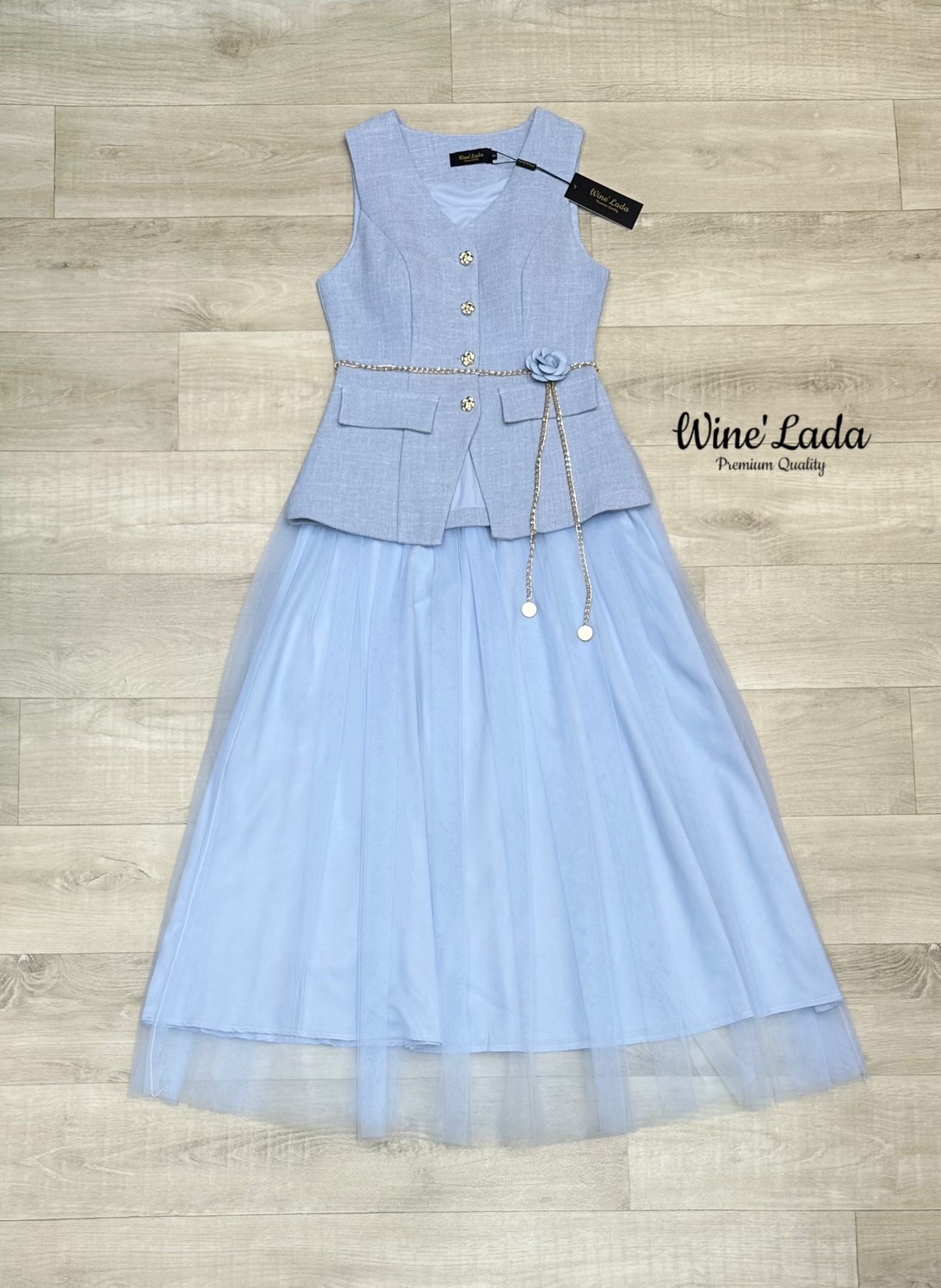 Set 4 Pcs. เช็ทเสื้อแขนกุดกระดุมหน้า เนื้อผ้ามีเทคเจอร์ มาพร้อมกระโปรงมุ้งสีเข้าเซ็ท มีเข็มกลัดดอกไม้และเข็มขัดโซ่ เพิ่มความลัคซู ทรงสวย เป๊ะ สวยหรู ดูแพง มากค่ะ ใส่แล้วผอมเพียว ซับในทั้งตัว เนื้อผ้าใส่สบาย สายลัคซูรี่ ต้องมีติดตู้ ใครได้ลองแล้วจะหลงรักค่