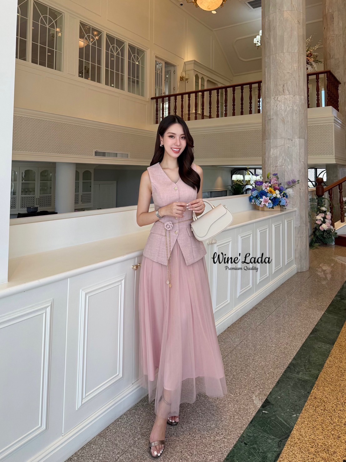 Set 4 Pcs. เช็ทเสื้อแขนกุดกระดุมหน้า เนื้อผ้ามีเทคเจอร์ มาพร้อมกระโปรงมุ้งสีเข้าเซ็ท มีเข็มกลัดดอกไม้และเข็มขัดโซ่ เพิ่มความลัคซู ทรงสวย เป๊ะ สวยหรู ดูแพง มากค่ะ ใส่แล้วผอมเพียว ซับในทั้งตัว เนื้อผ้าใส่สบาย สายลัคซูรี่ ต้องมีติดตู้ ใครได้ลองแล้วจะหลงรักค่