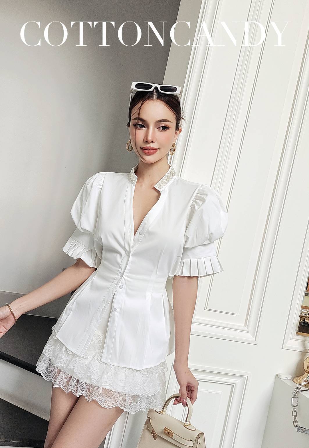Tag# cottoncandy เสื้อรุ่นนี้ มันเริ่ดมากหรูหรา รุ่นนี้ล่าสุด Detail แต่งมุกที่ปกเสื้อ ใครใส่ก็สวย ใครใส่ก็ดูดี มีโบว์ด้านหลังผูกเข้าเชฟ ลูกค้าสามารถใส่แมทช์กับกางเกงหรือกระโปรงตัวโปรด บอกเลย ใส่สวยดูดีทุกคนแน่นอนคร่าาา